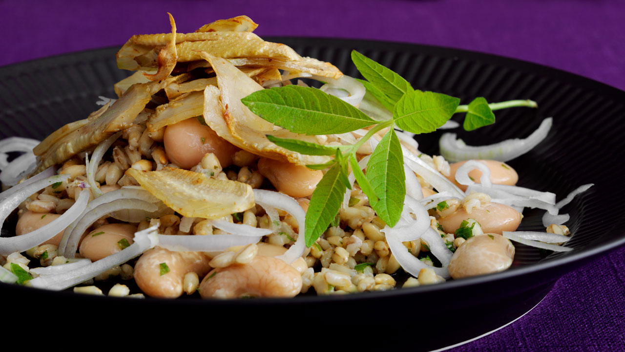 Rugsalat med artiskok og bønner  