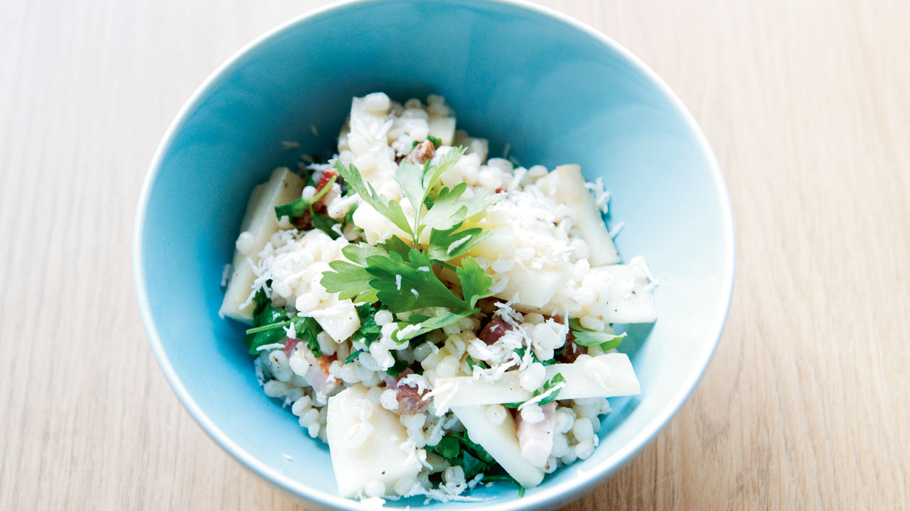 Cremet korn med urter og bacon