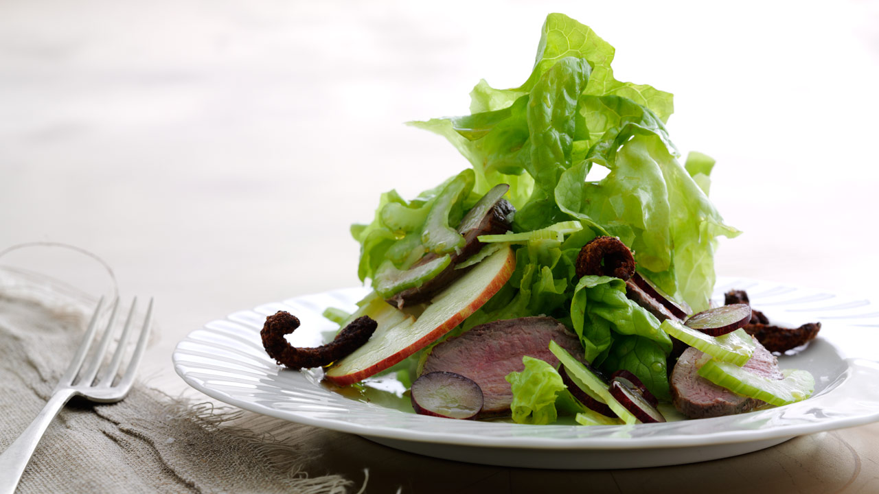 Salat a la Waldorf med and på to måder