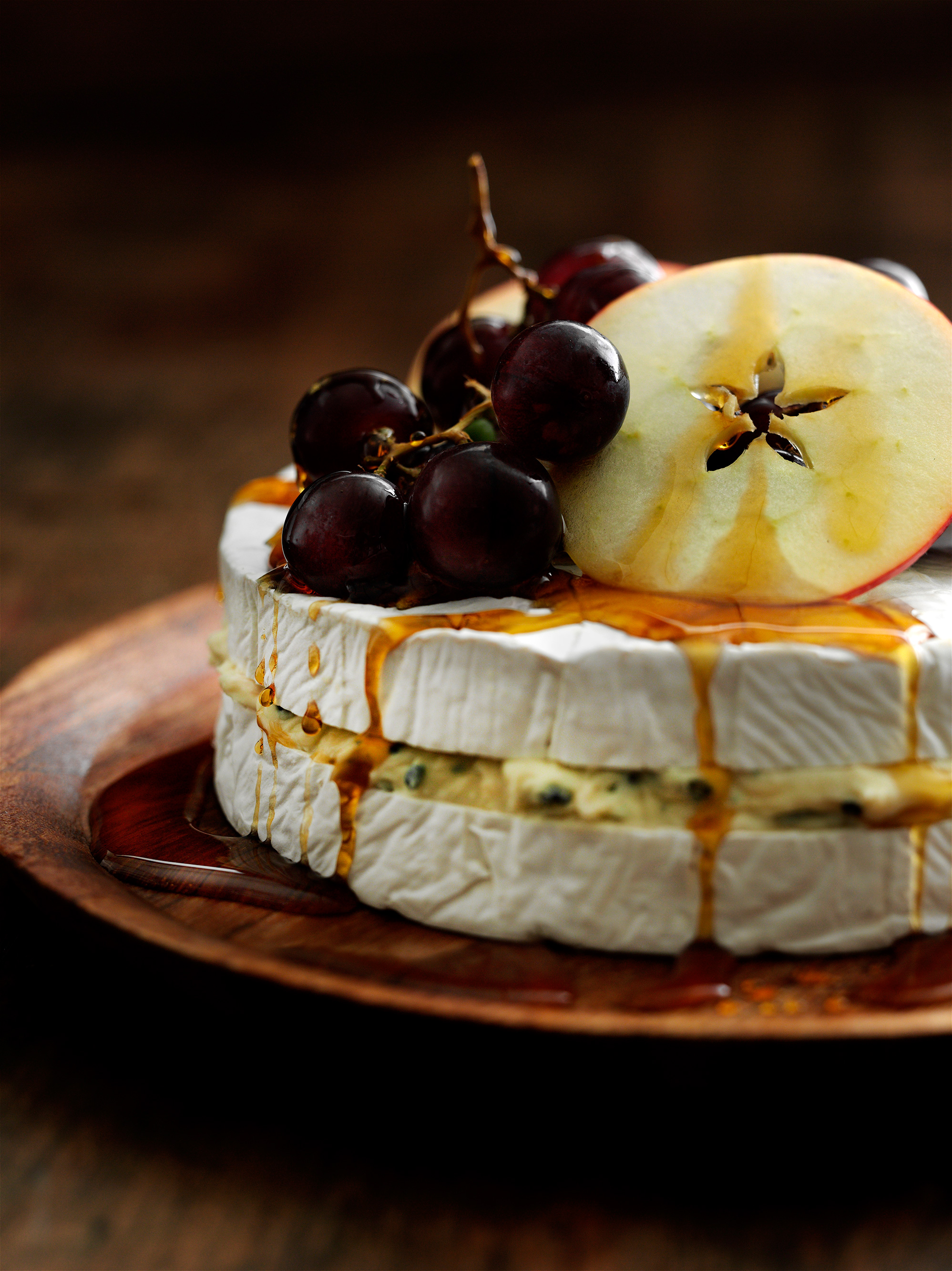 Brie og blåskimmelost med frugt og ahornsirup