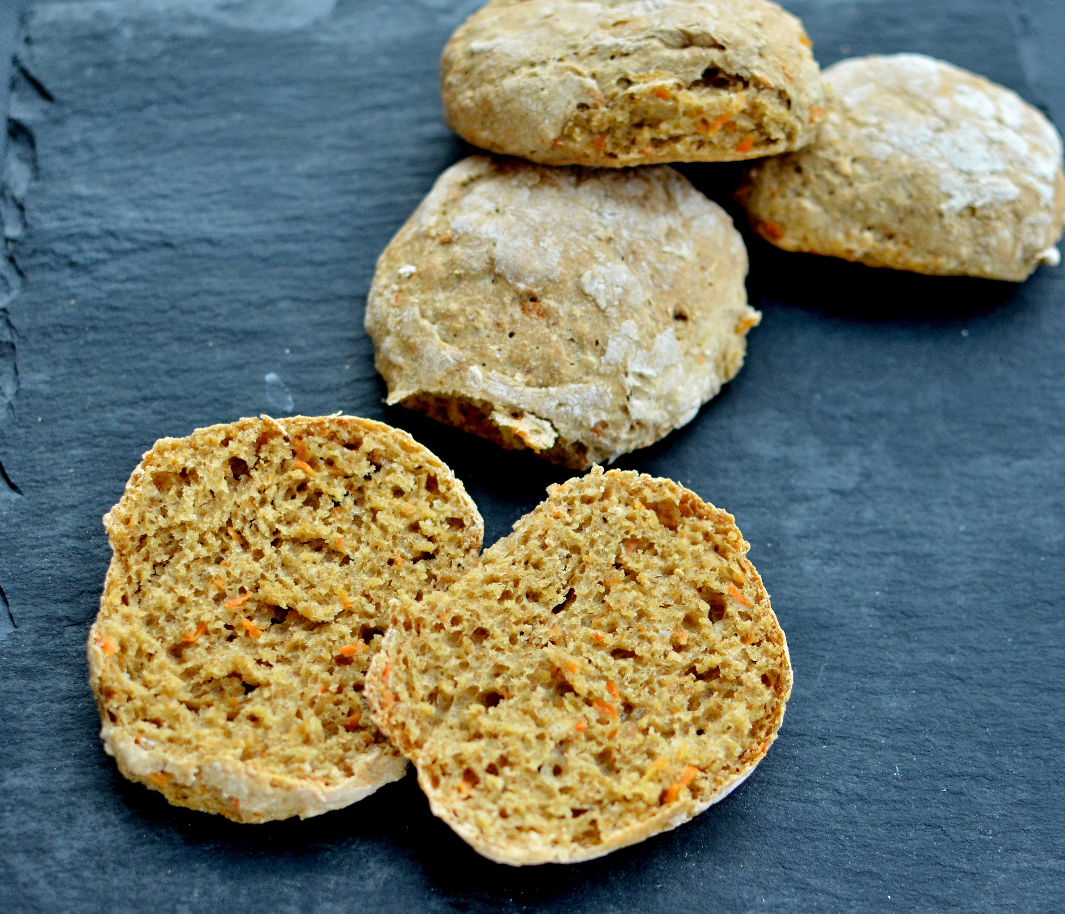 Grove hveder med gulerod og et drys kanel