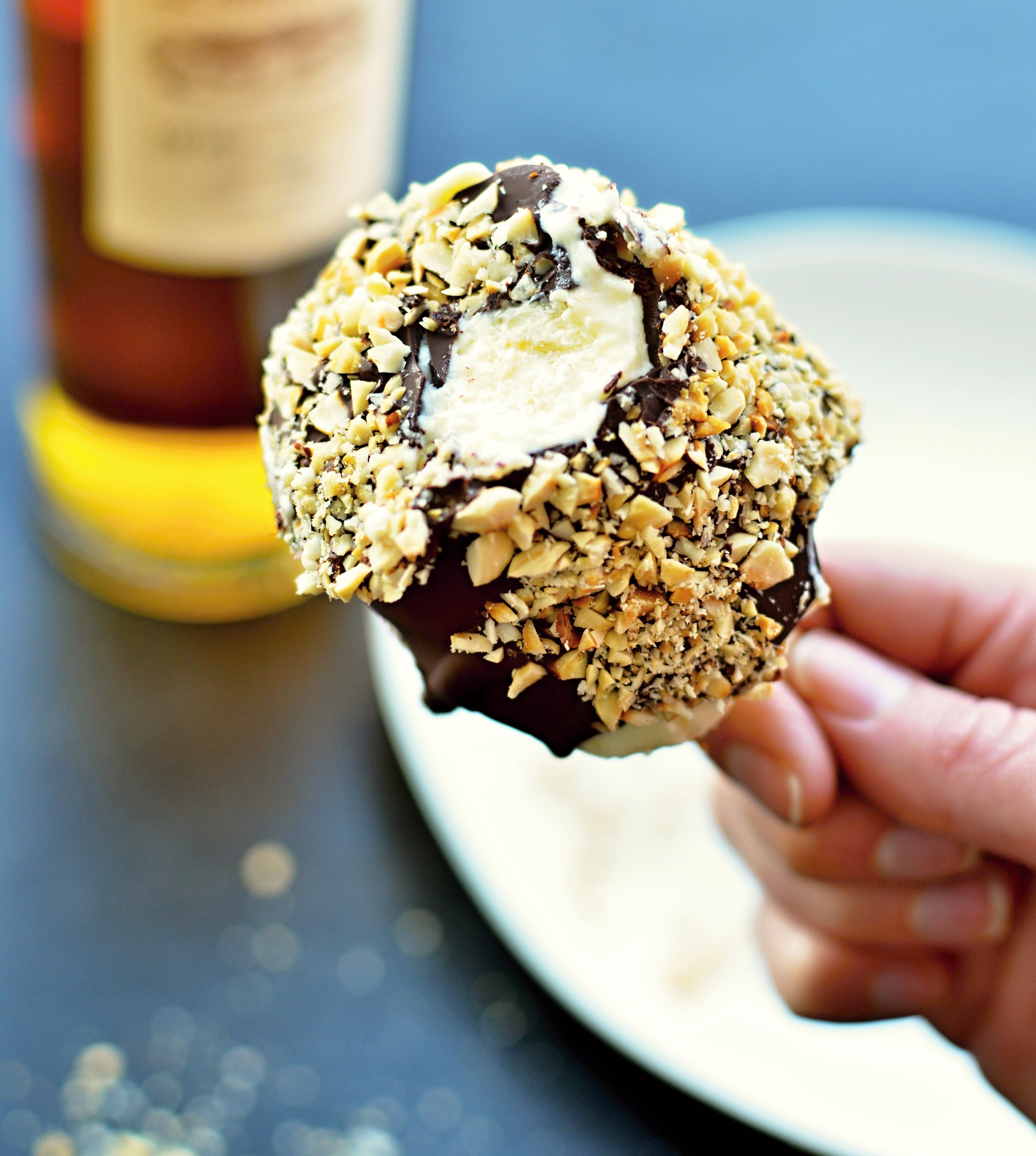 Æbleis med calvados og choko/nødde overtræk (4 små isbomber)