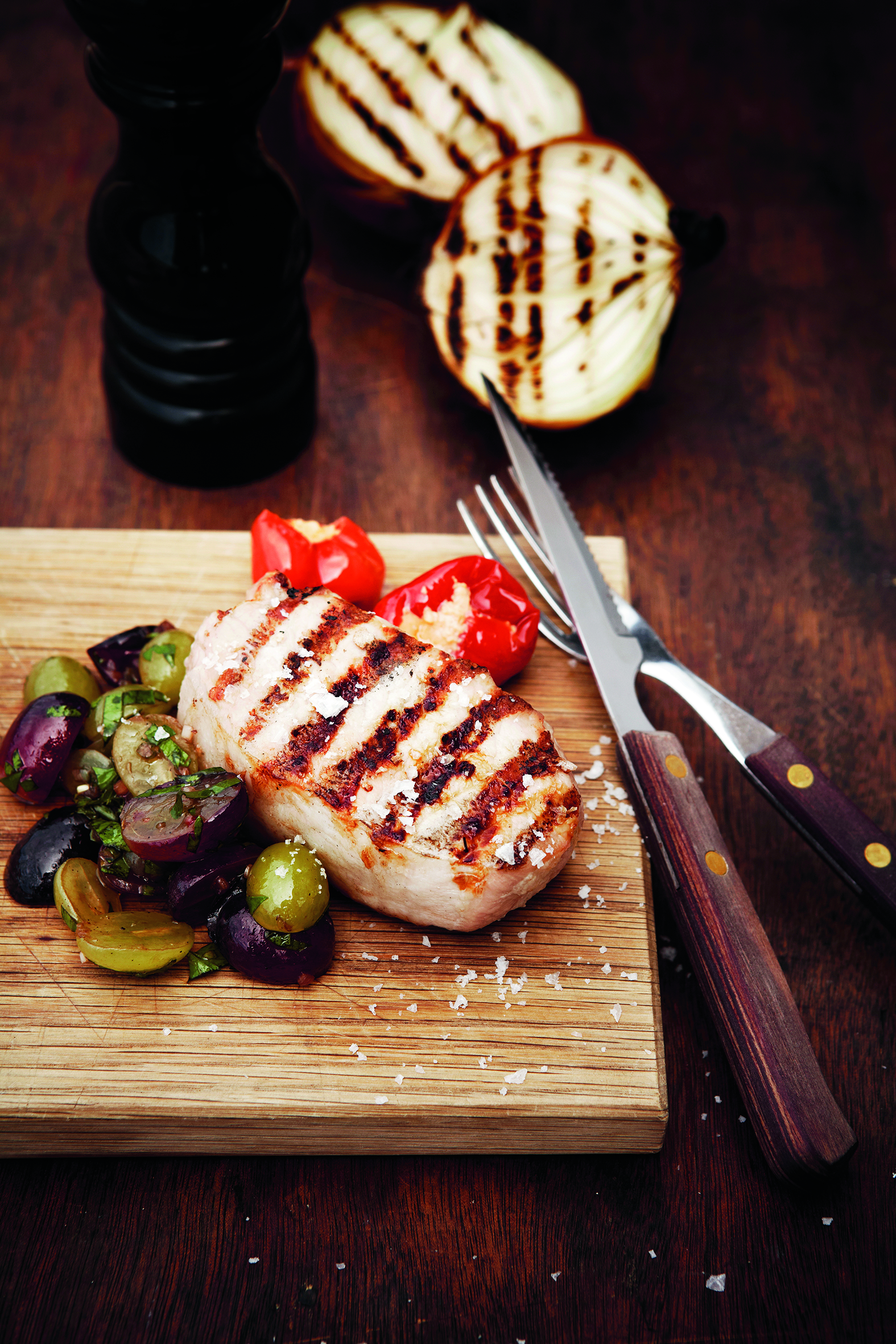 Interval-grillet kotelet med vindruesalsa