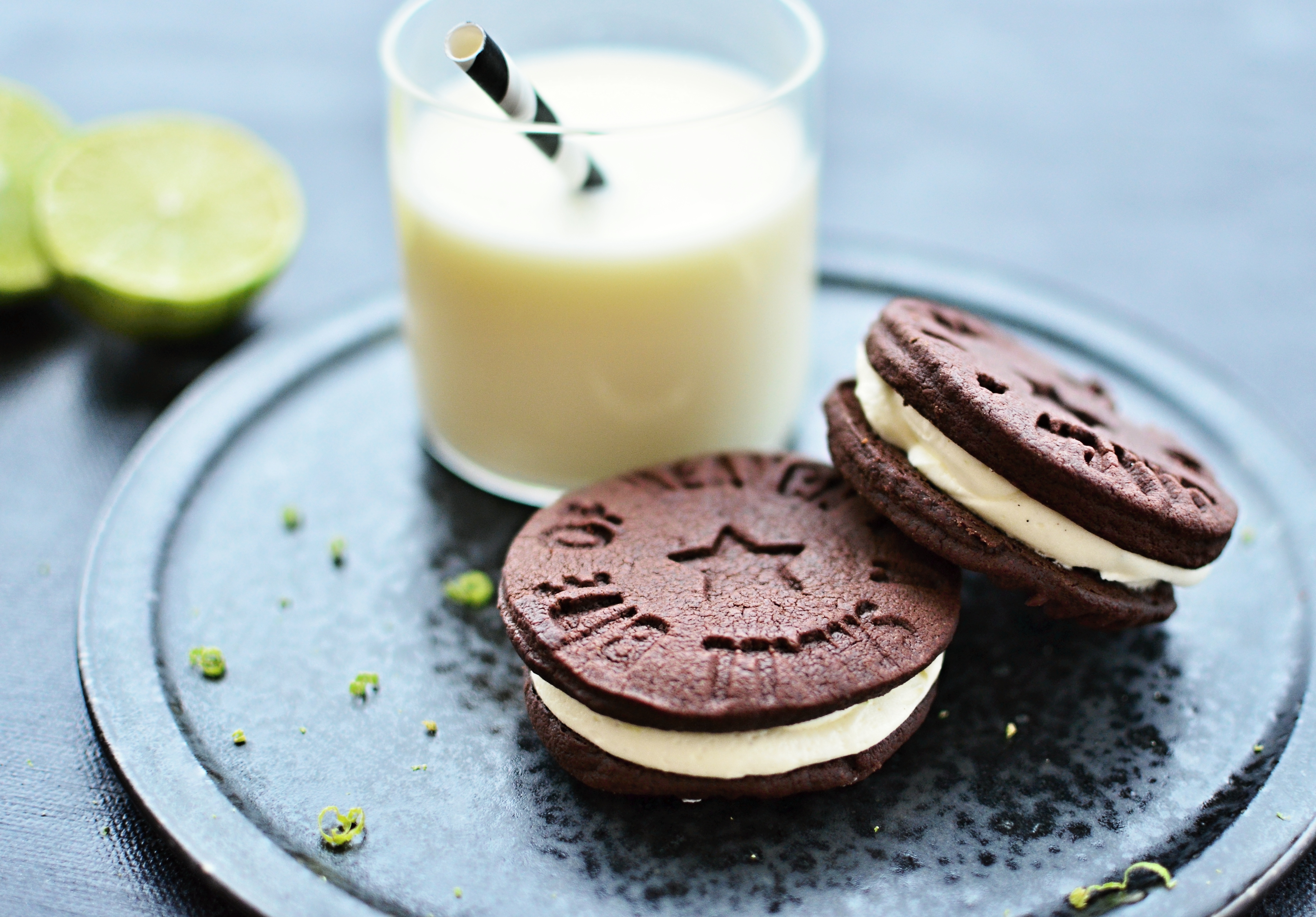 Hjemmelavede chokoladekiks med vaniljecreme