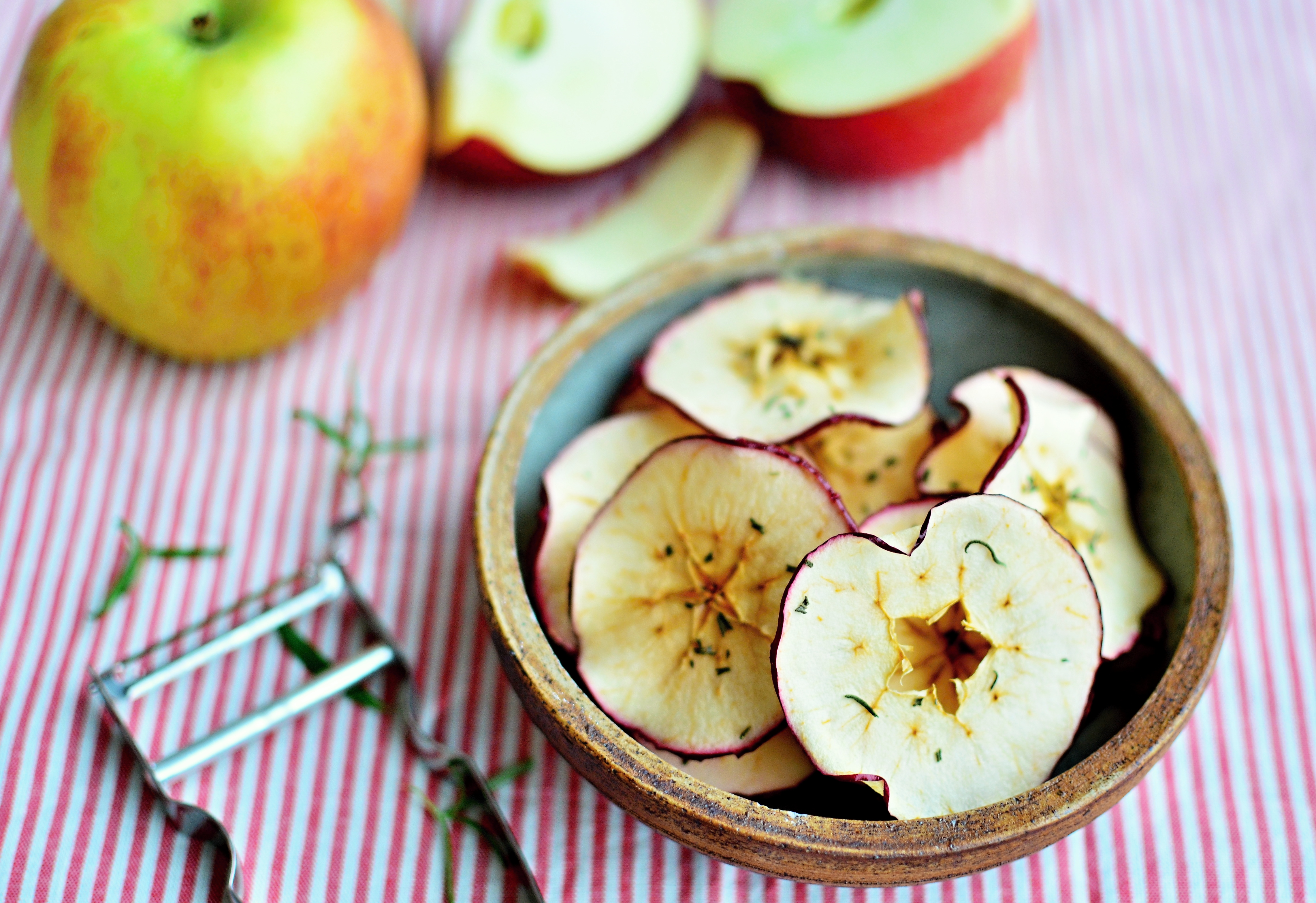 Æblechips med rosmarin