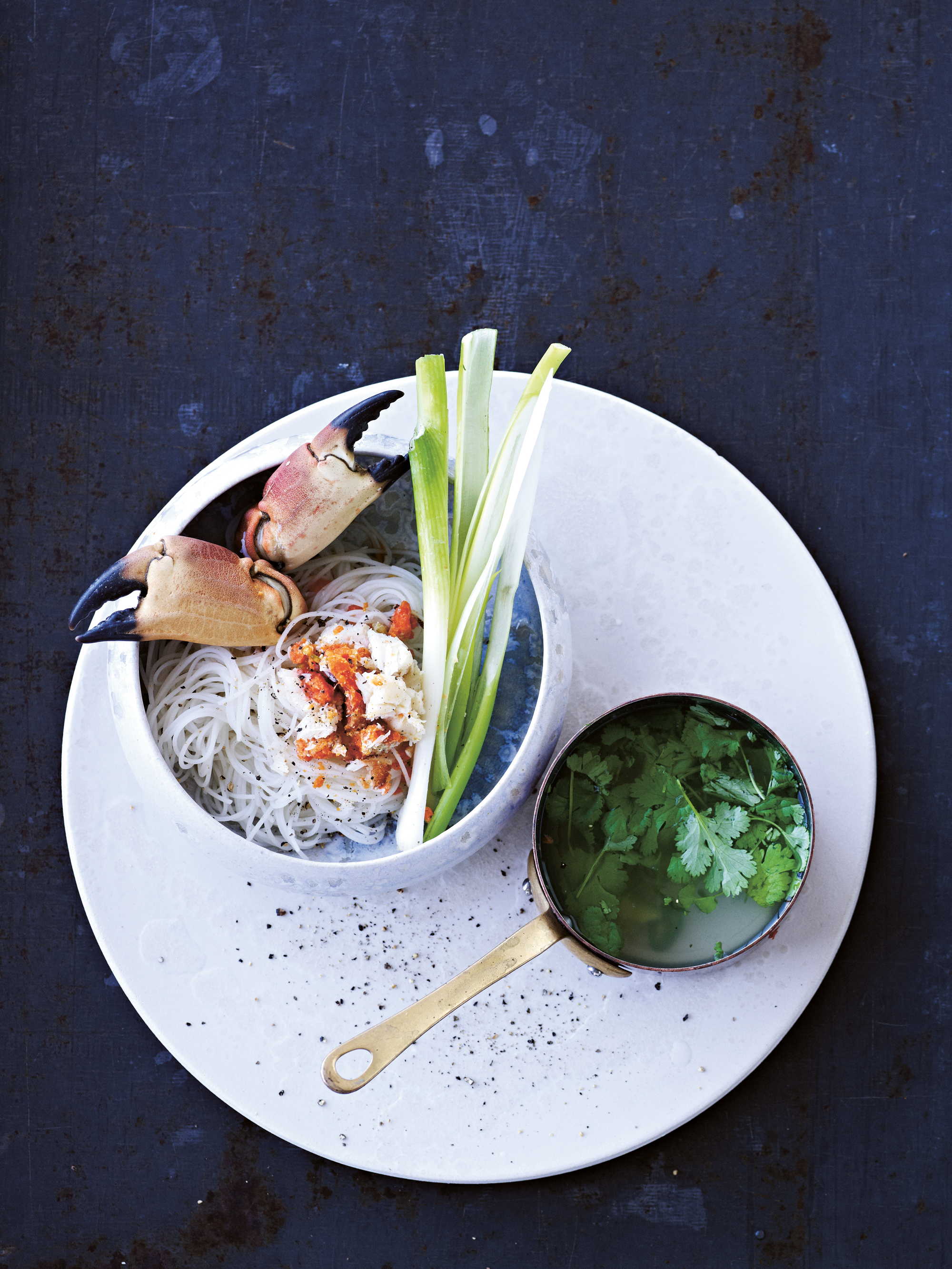 Krabbe med nudler i ingefærbouillon