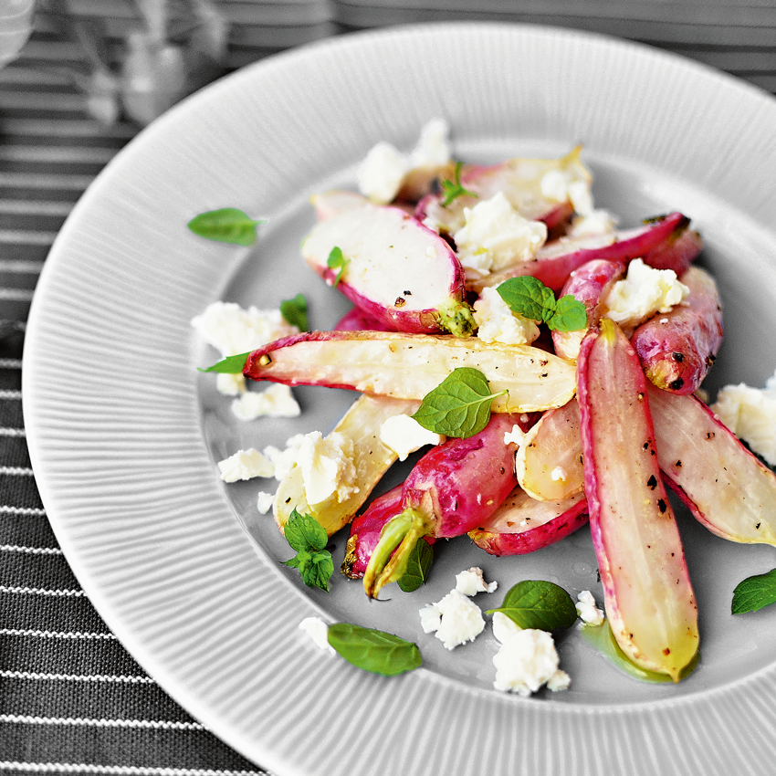 Bagte radiser med mynte og feta