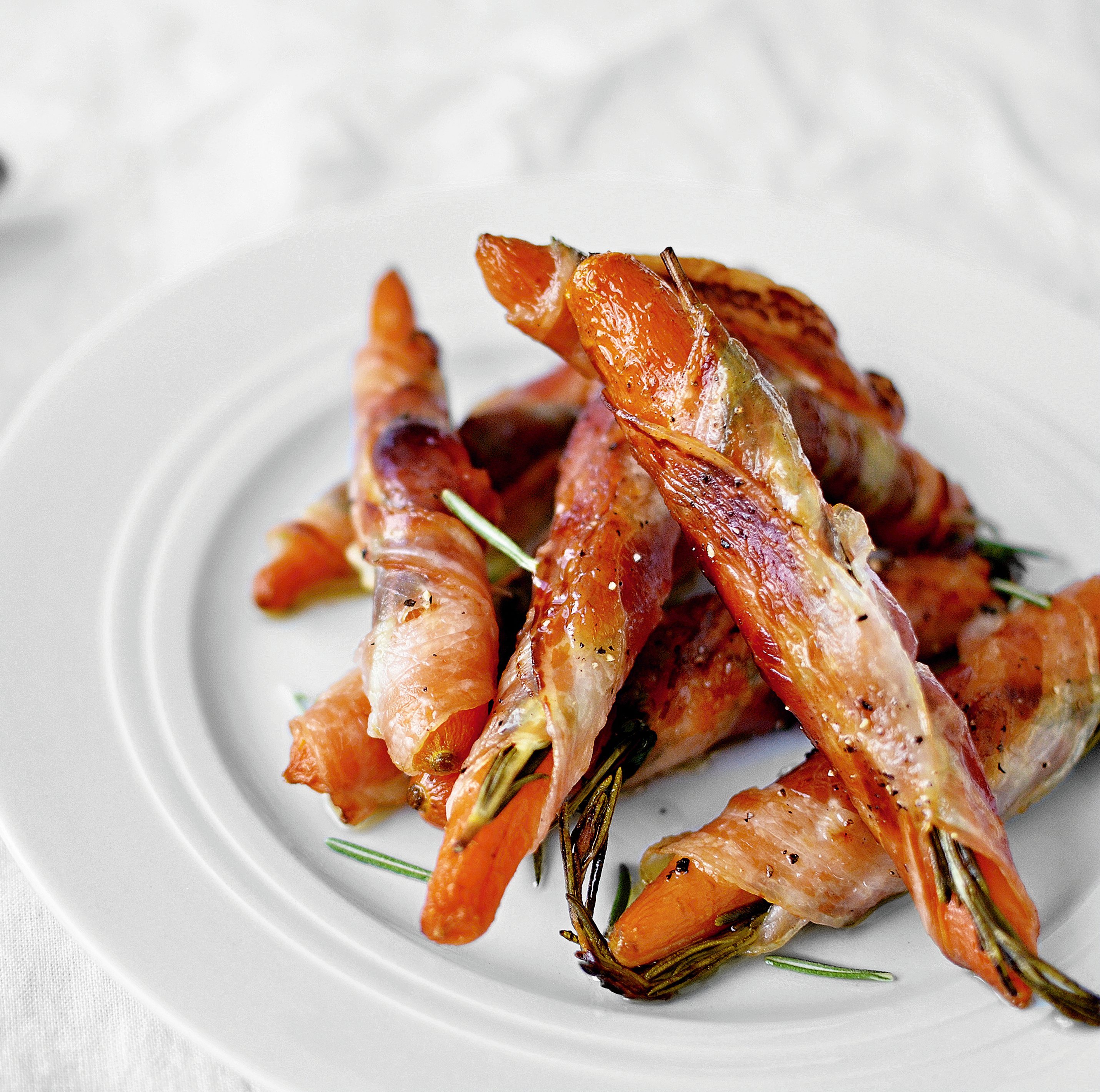 Bagte gulerødder med italiensk bacon og urter