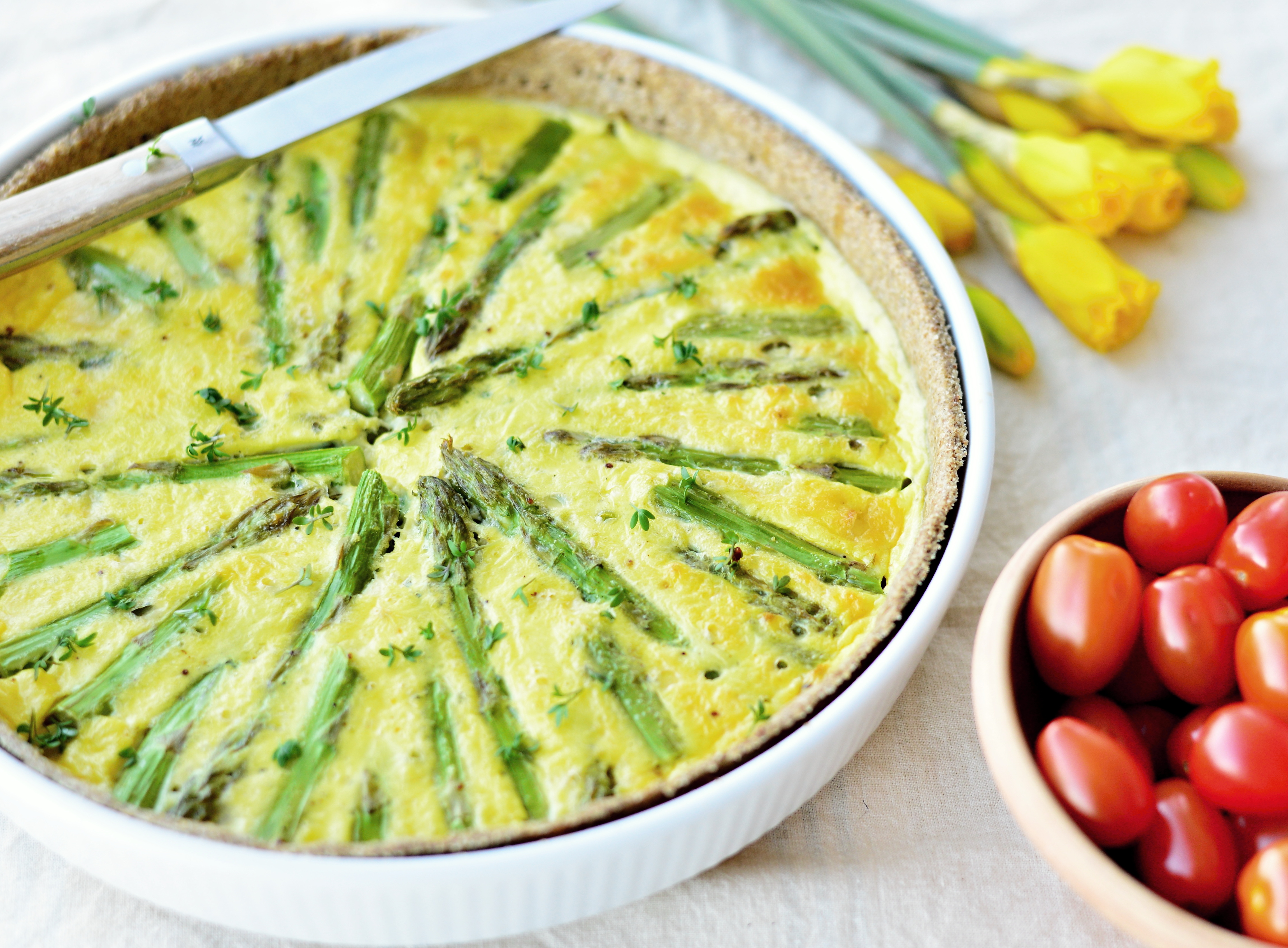 Grov aspargestærte med rygeost