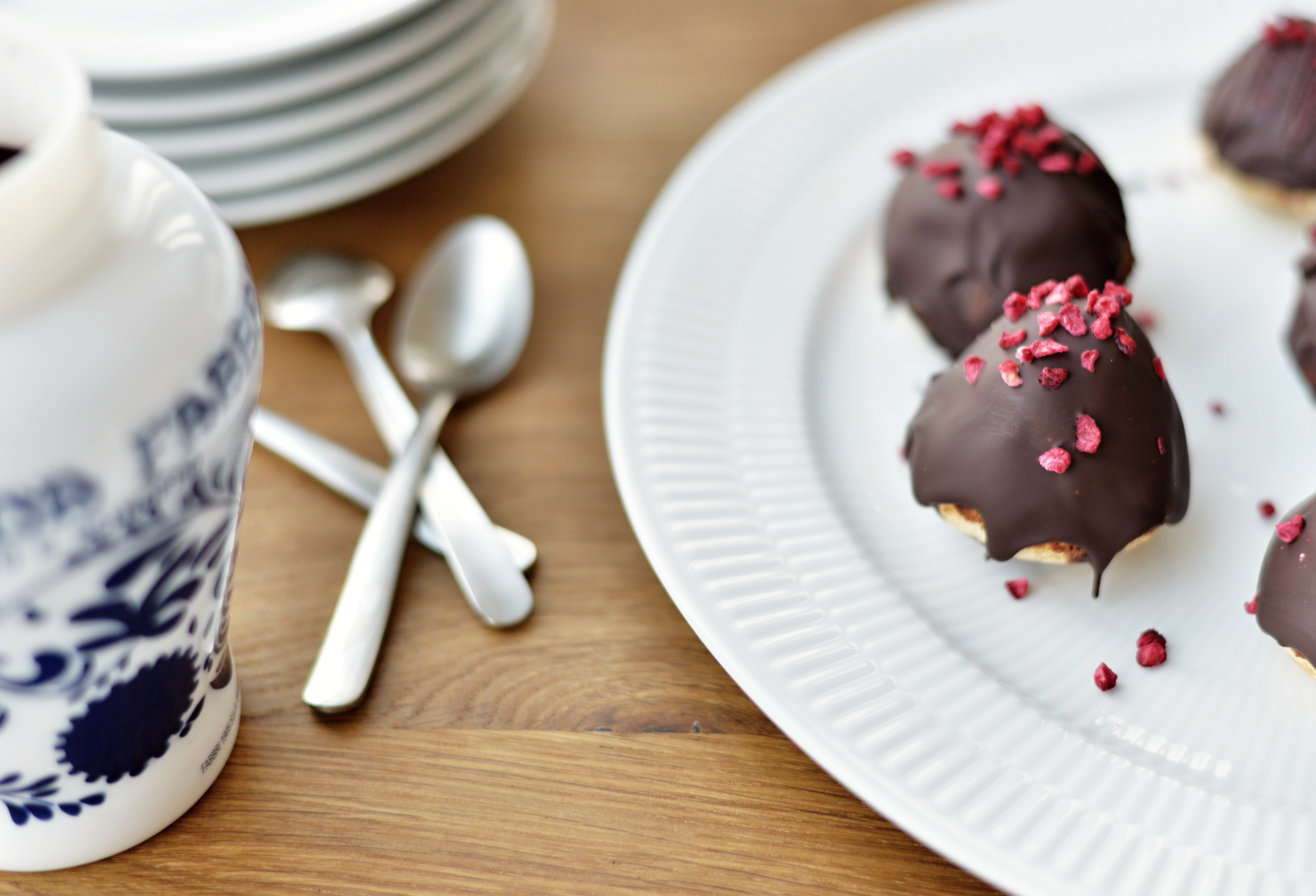 Sarah Bernard med rabarber