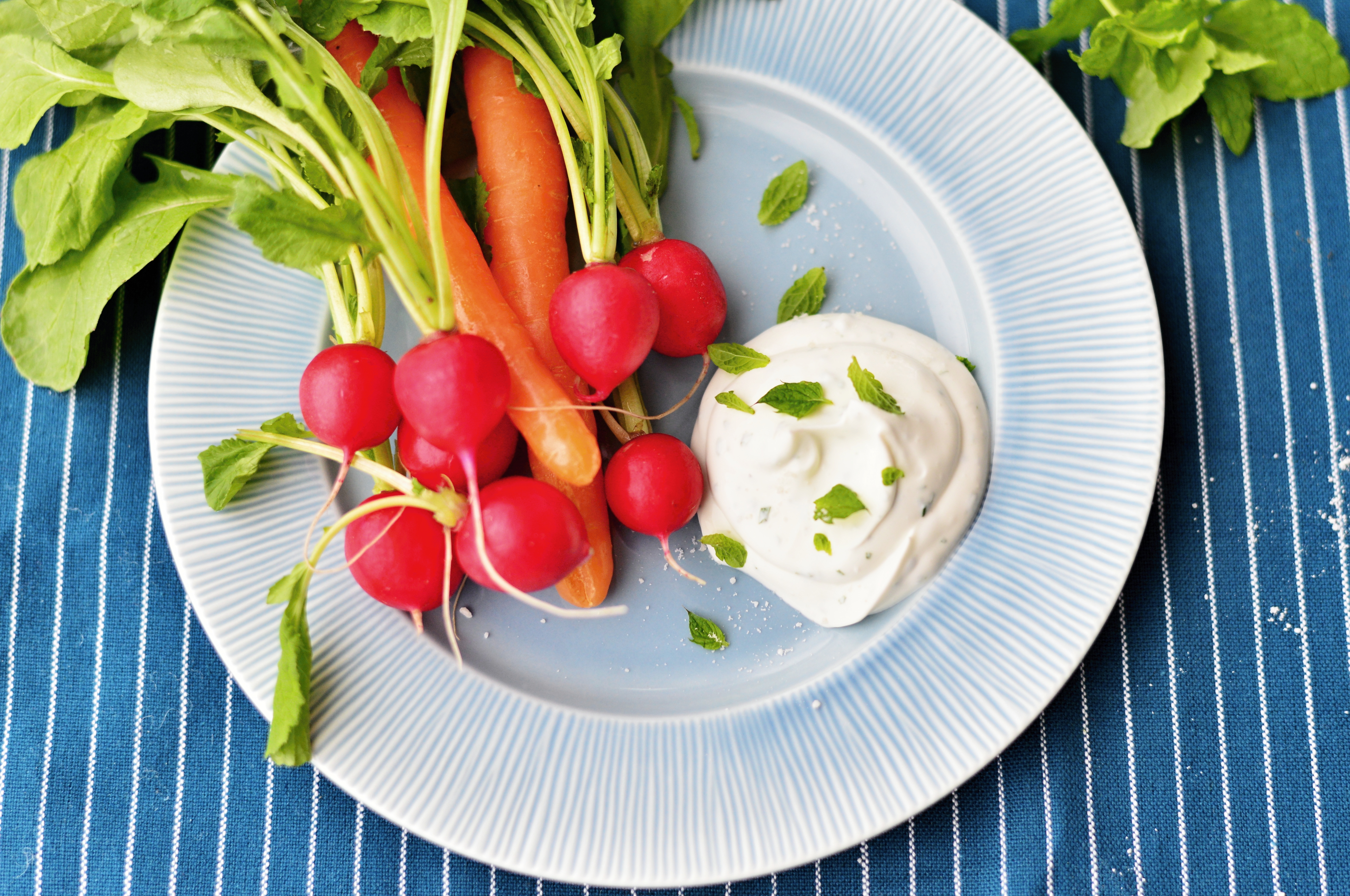 Gedeostdip med mynte og citron 