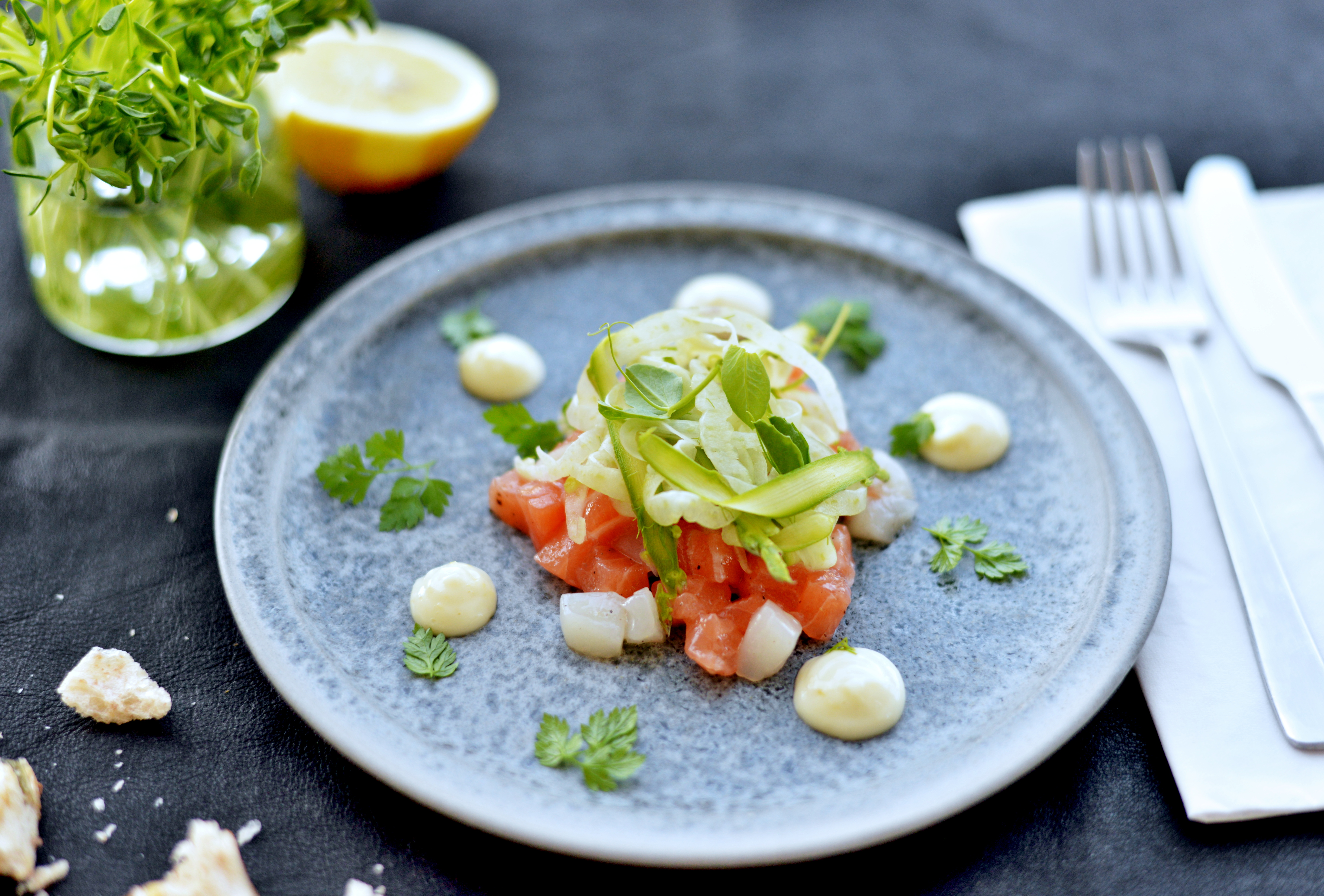 Fisketatar med citron-mayo og syrlig grønt