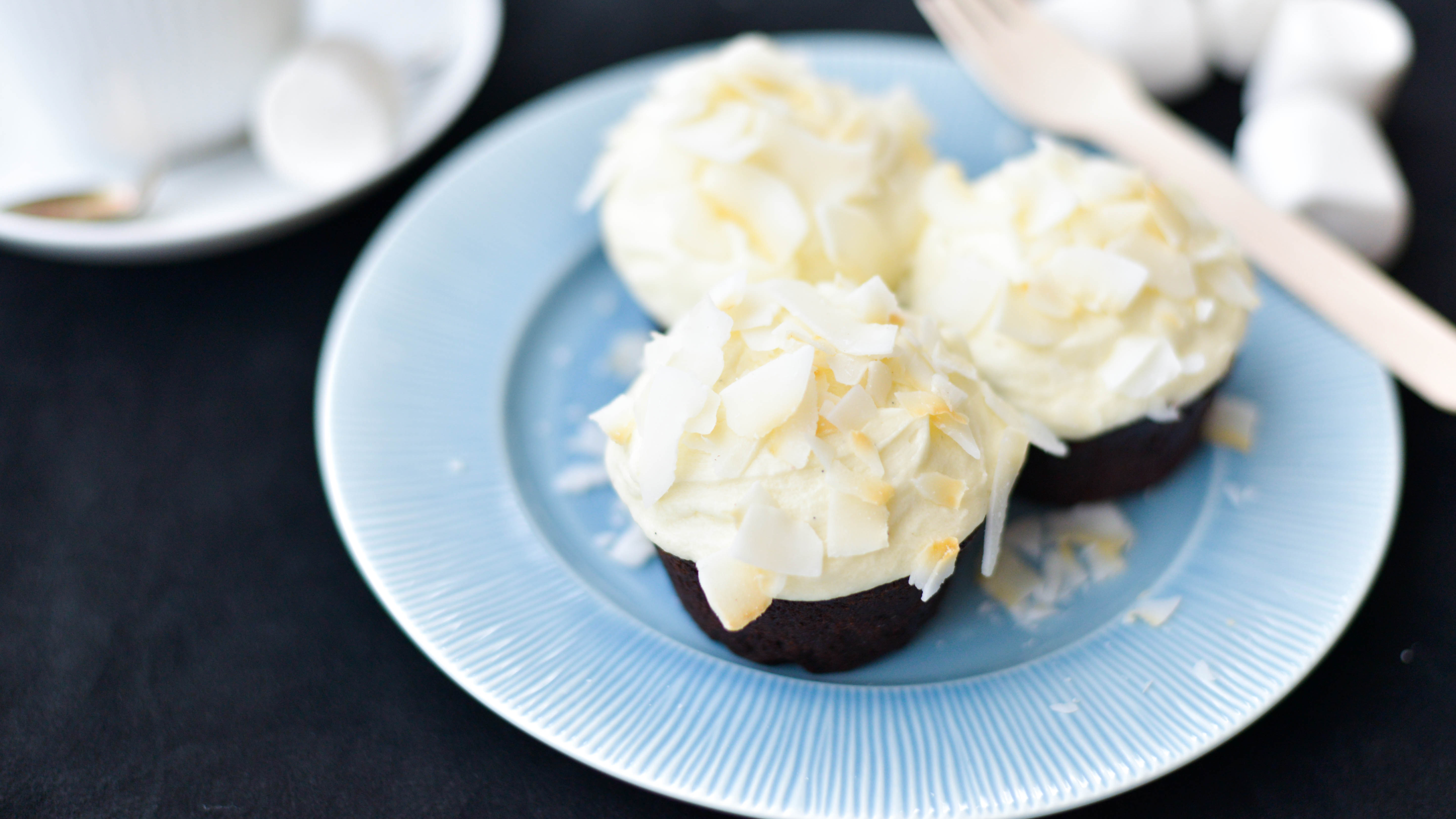 Chokoladecupcakes med kokosfrosting