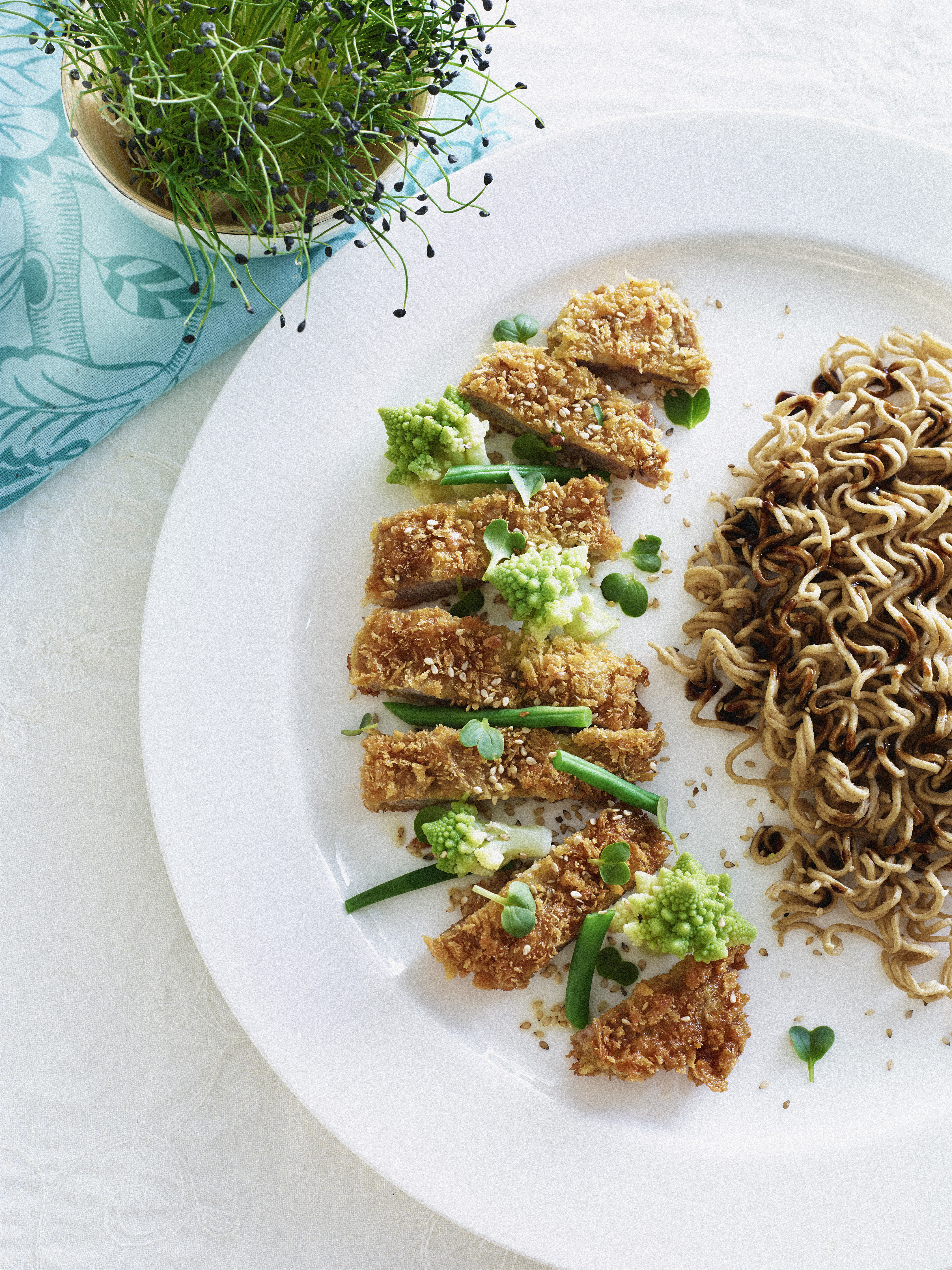 Sprød nakkekam med nudler