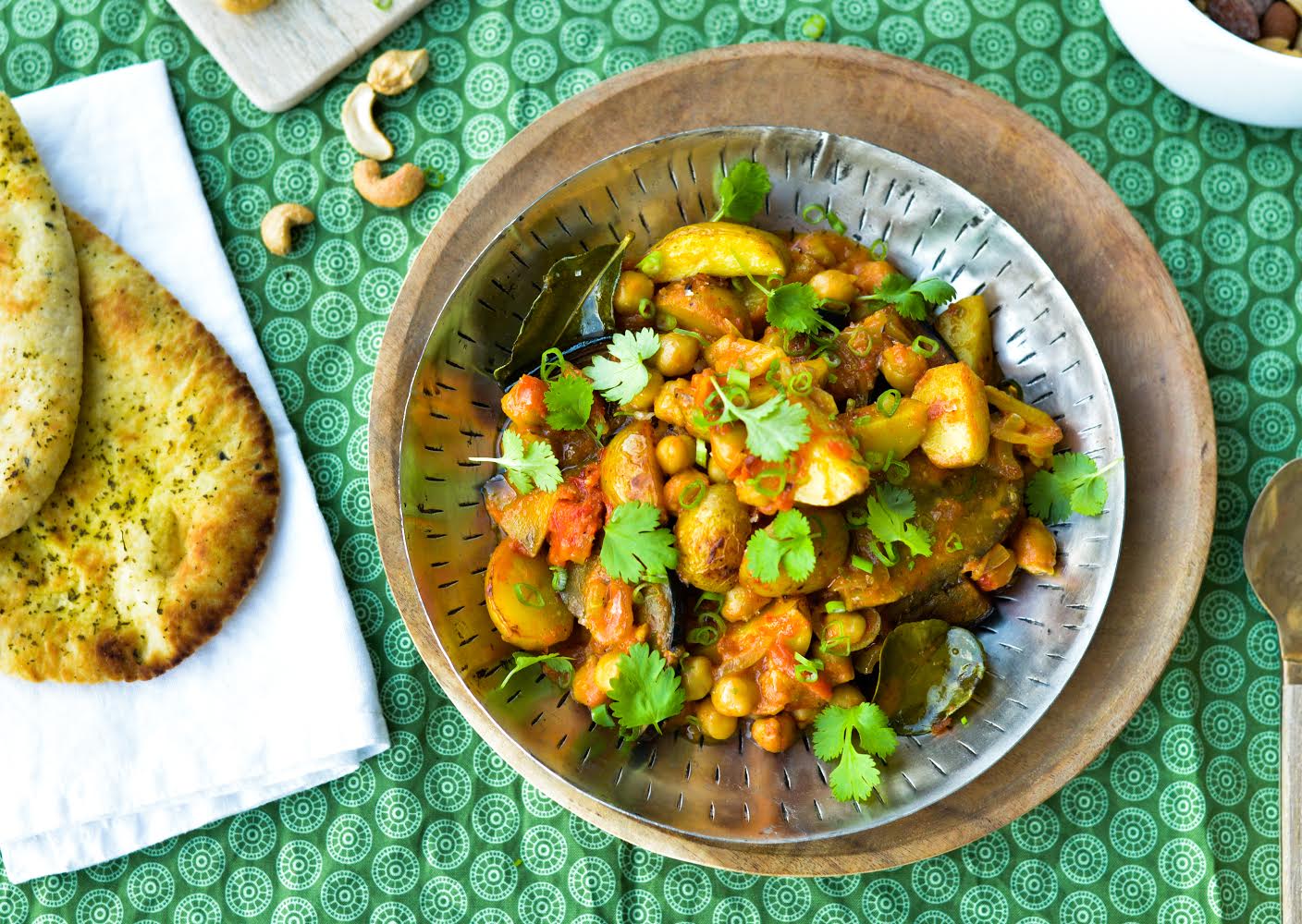 Kikærtepande med kartofler og karry