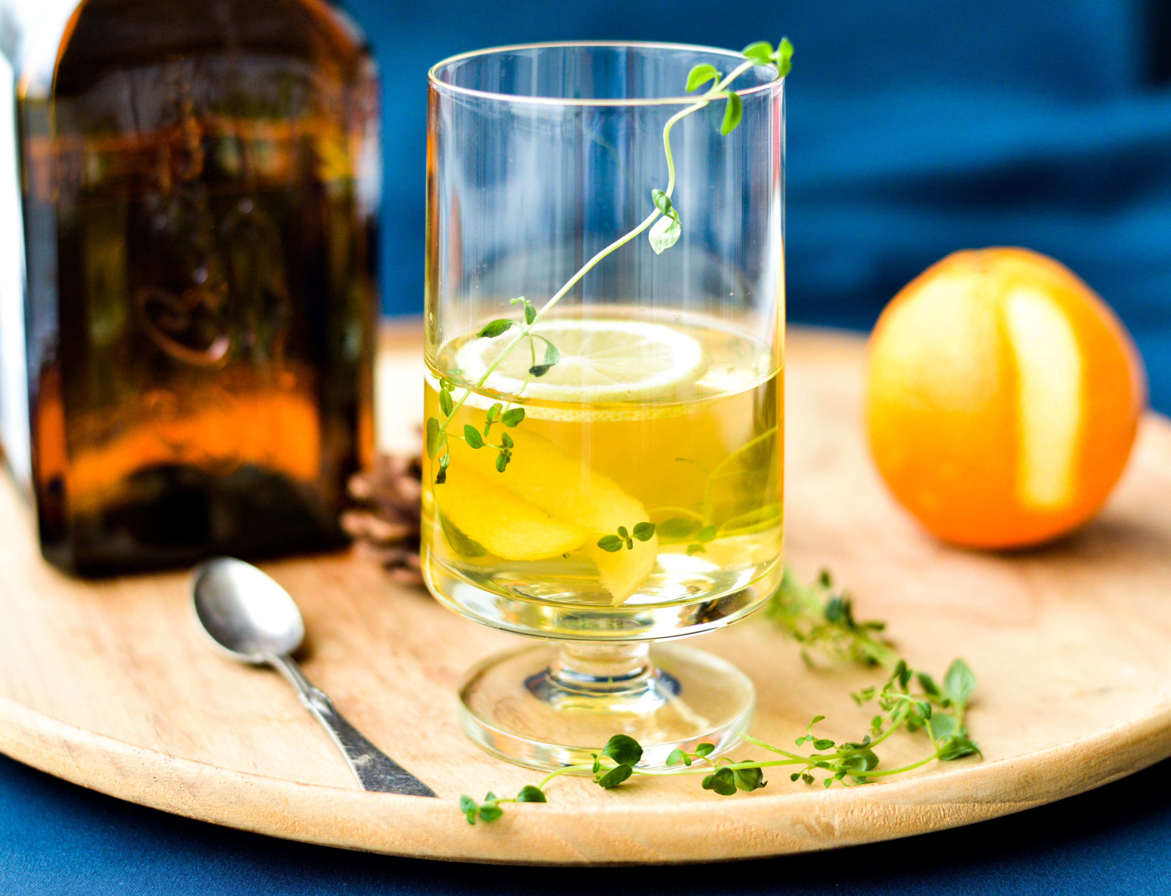 Varm riesling med citrus og timian