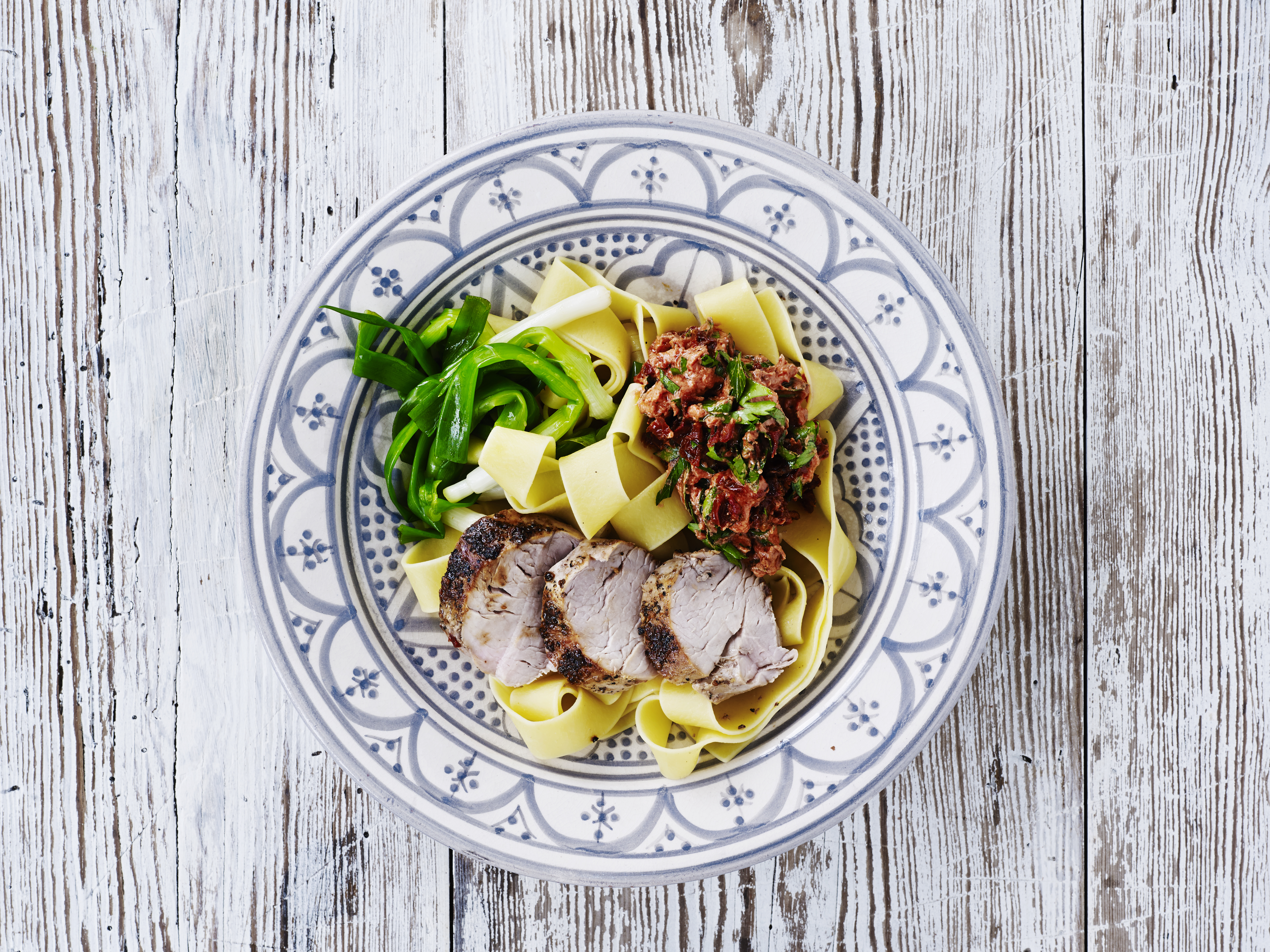 Stegt svinemørbrad med tomatcreme