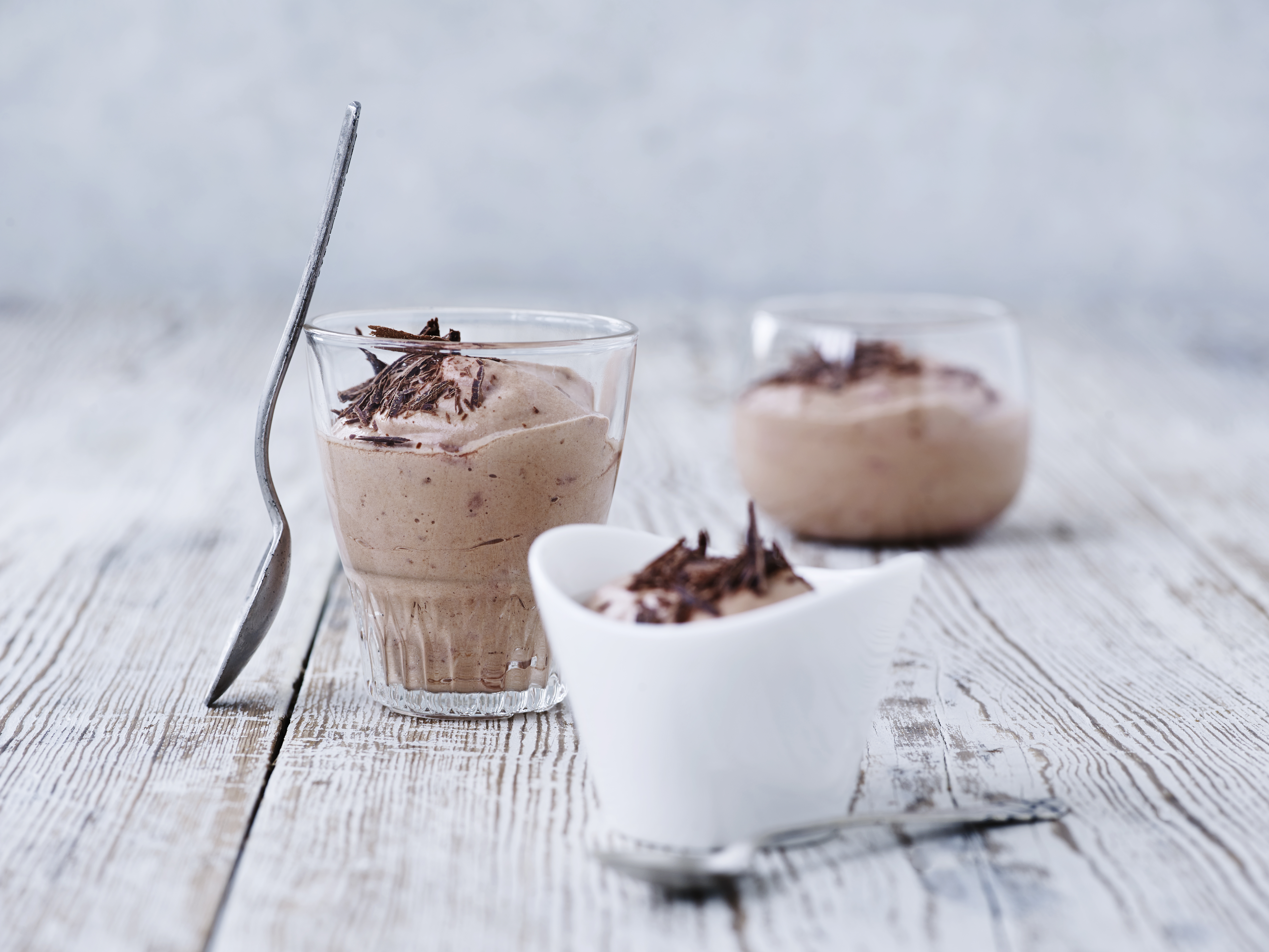 Chokolademousse med  hindbær og skyr
