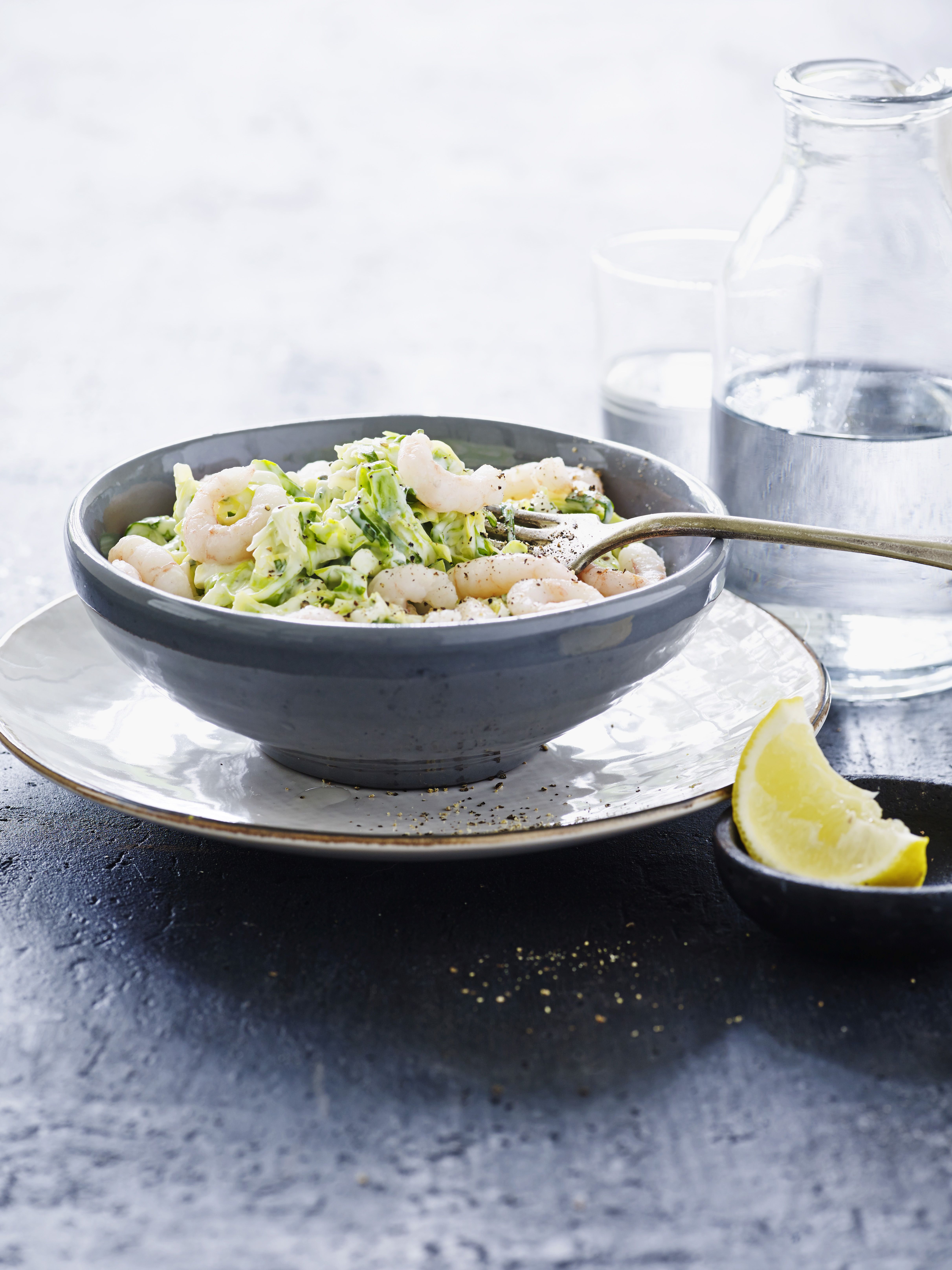 Spidskål med estragoncreme og rejer 