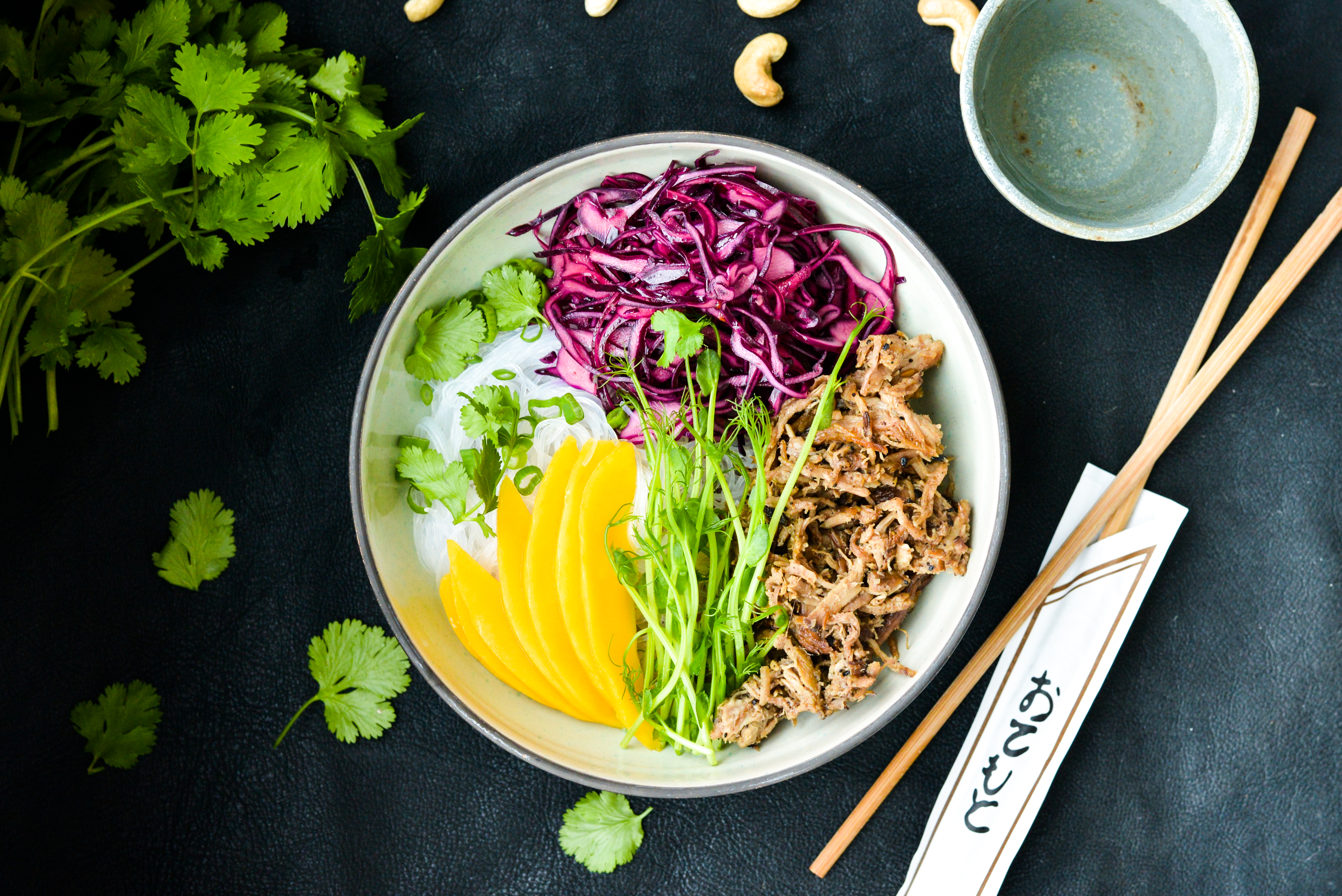 Asiatisk nudelsalat med pulled pork