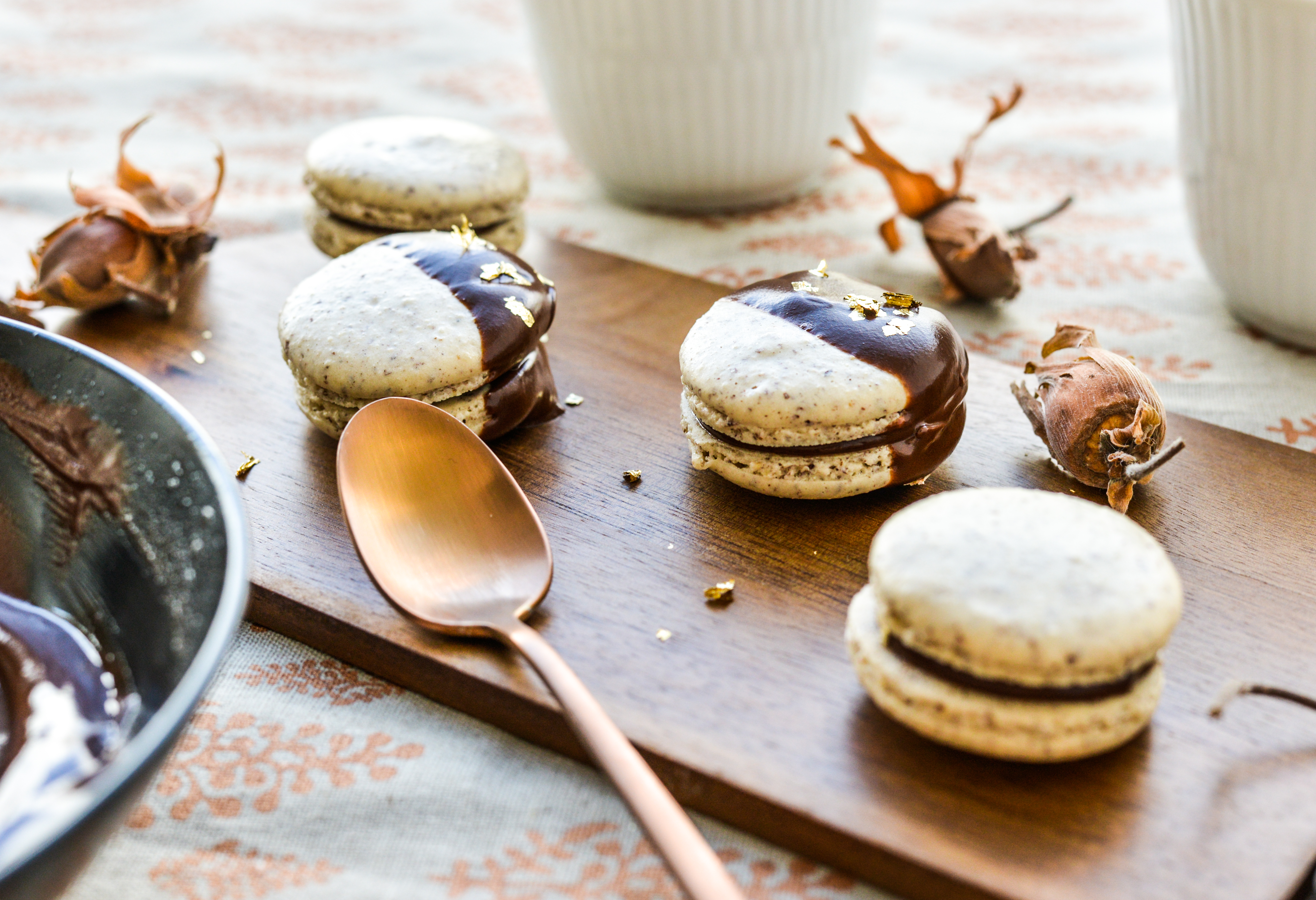 Franske makroner med hasselnød og mørk chokolade