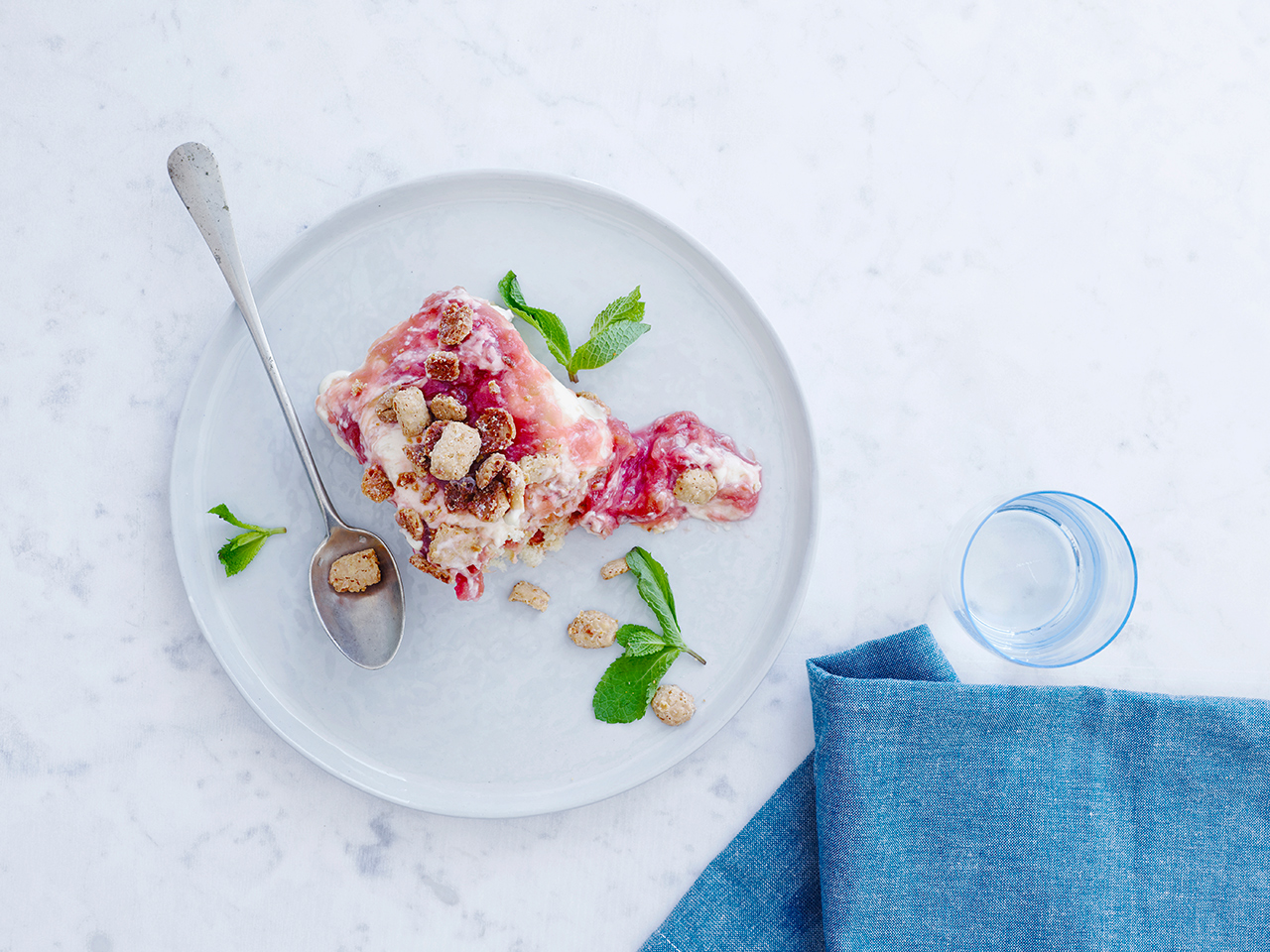 Rabarber-tiramisu med bagt hvid chokolade