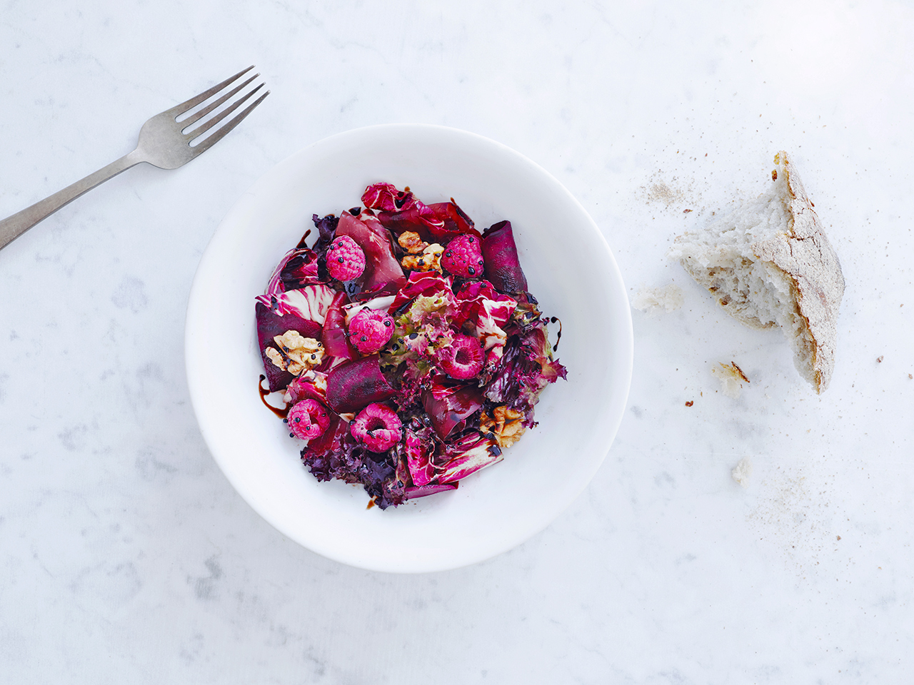 Salat med hindbær, rødbede og valnødder