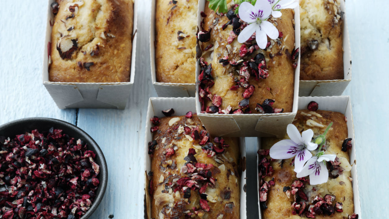 Muffins med spelt, kokos og bær