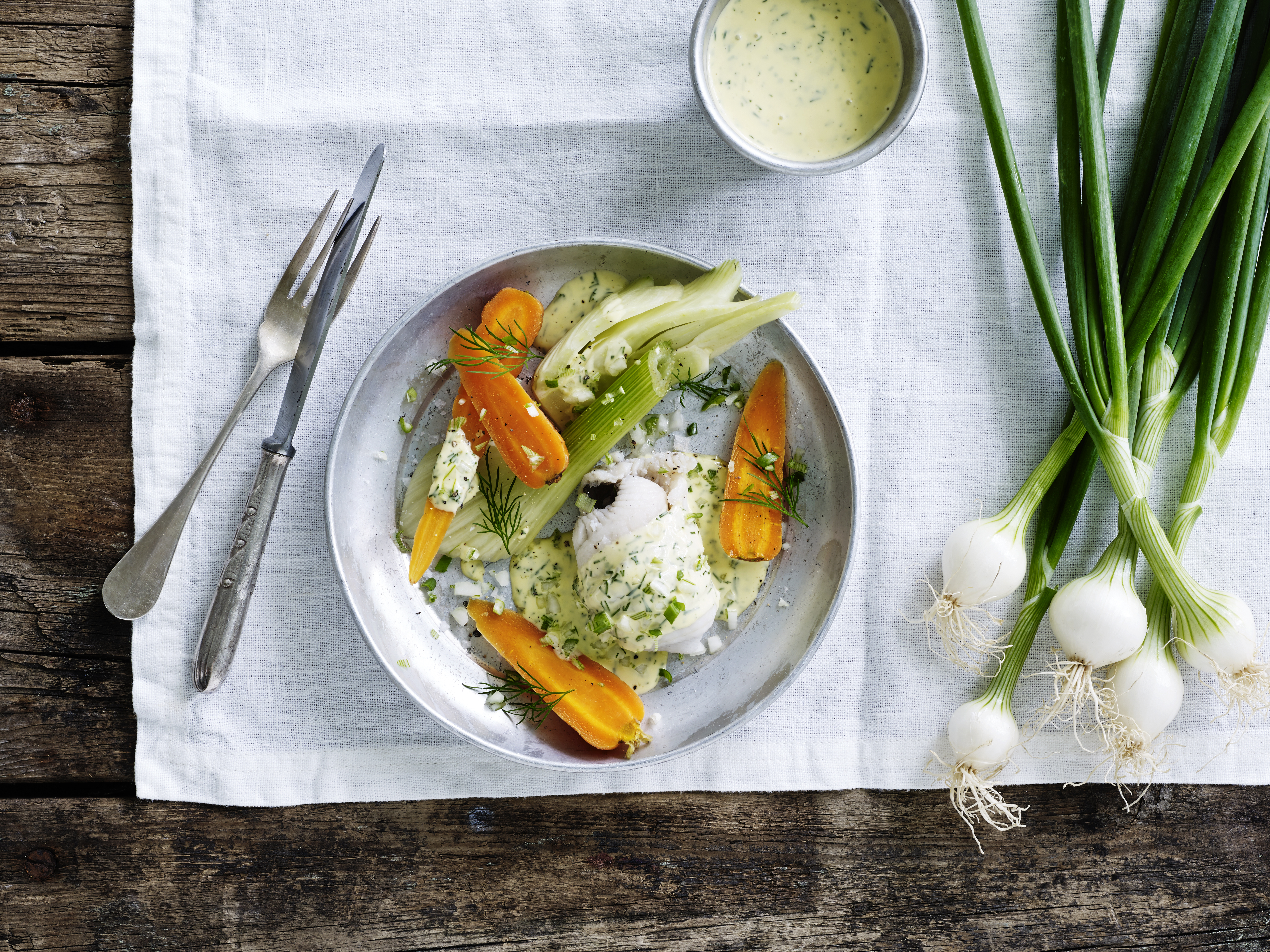 Dampet rødspætte med nem dildsauce