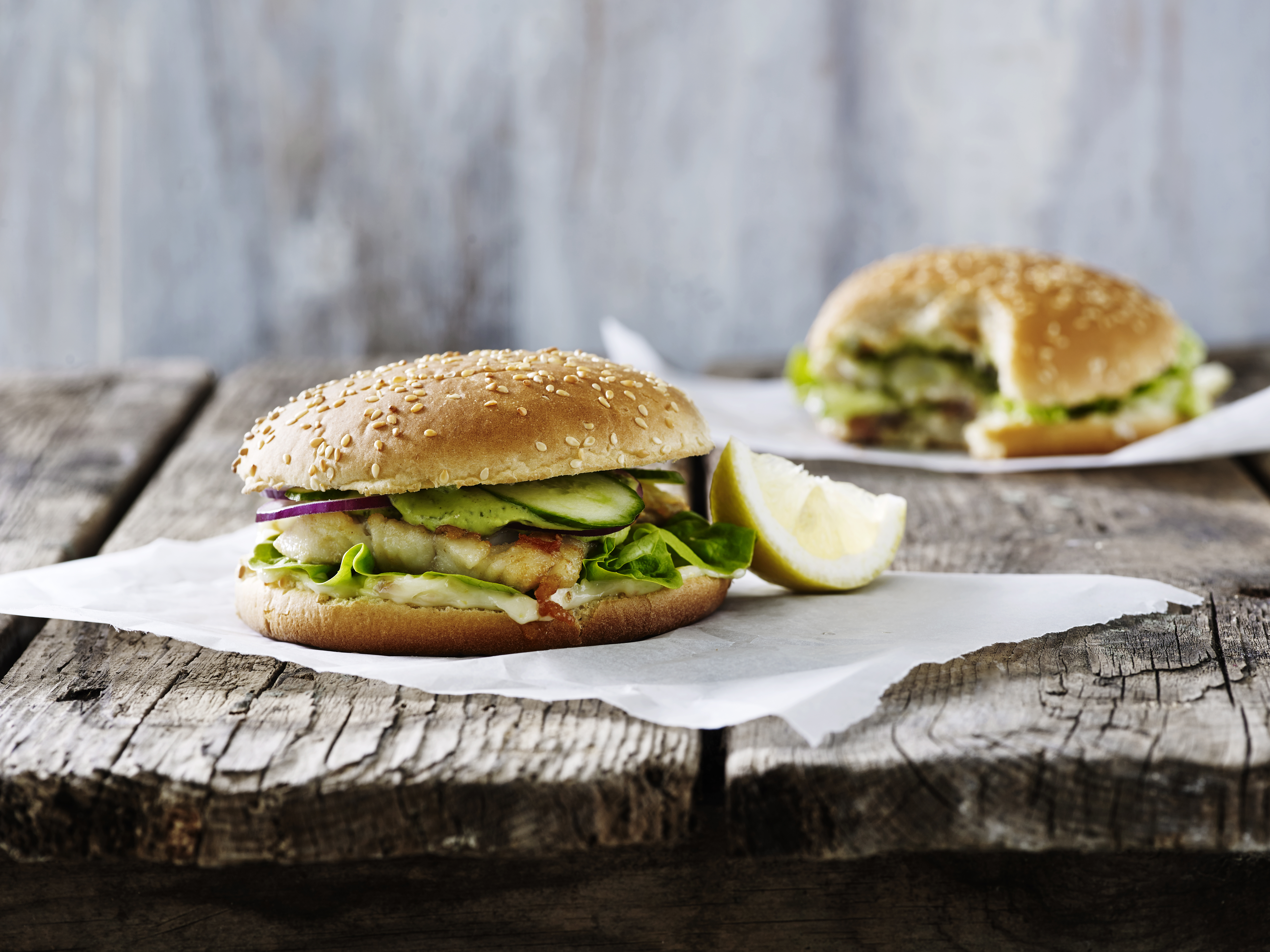 Torskeburger med ansjos og citronmayonnaise