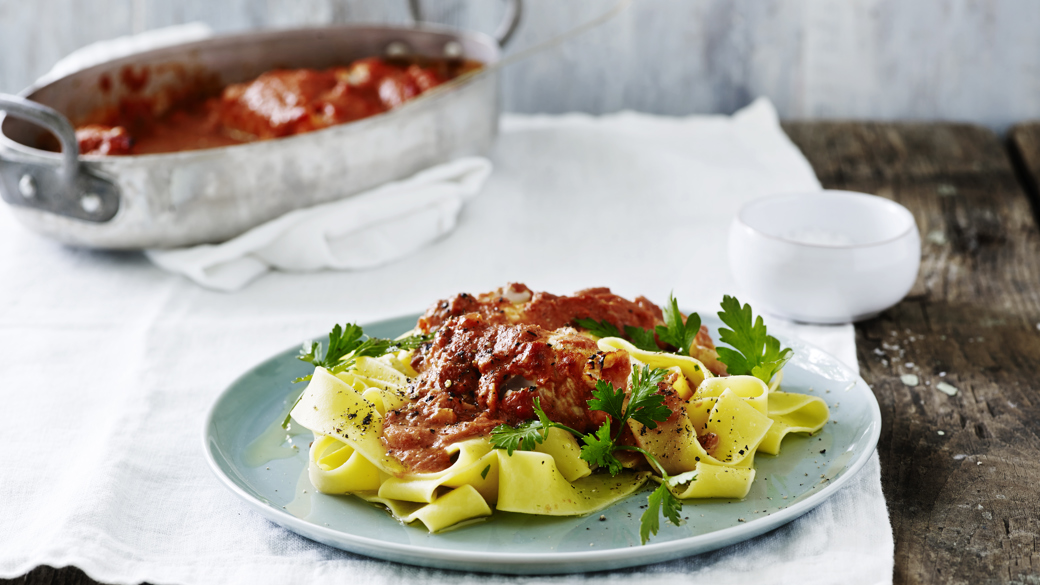Rødspætte i tomatsauce