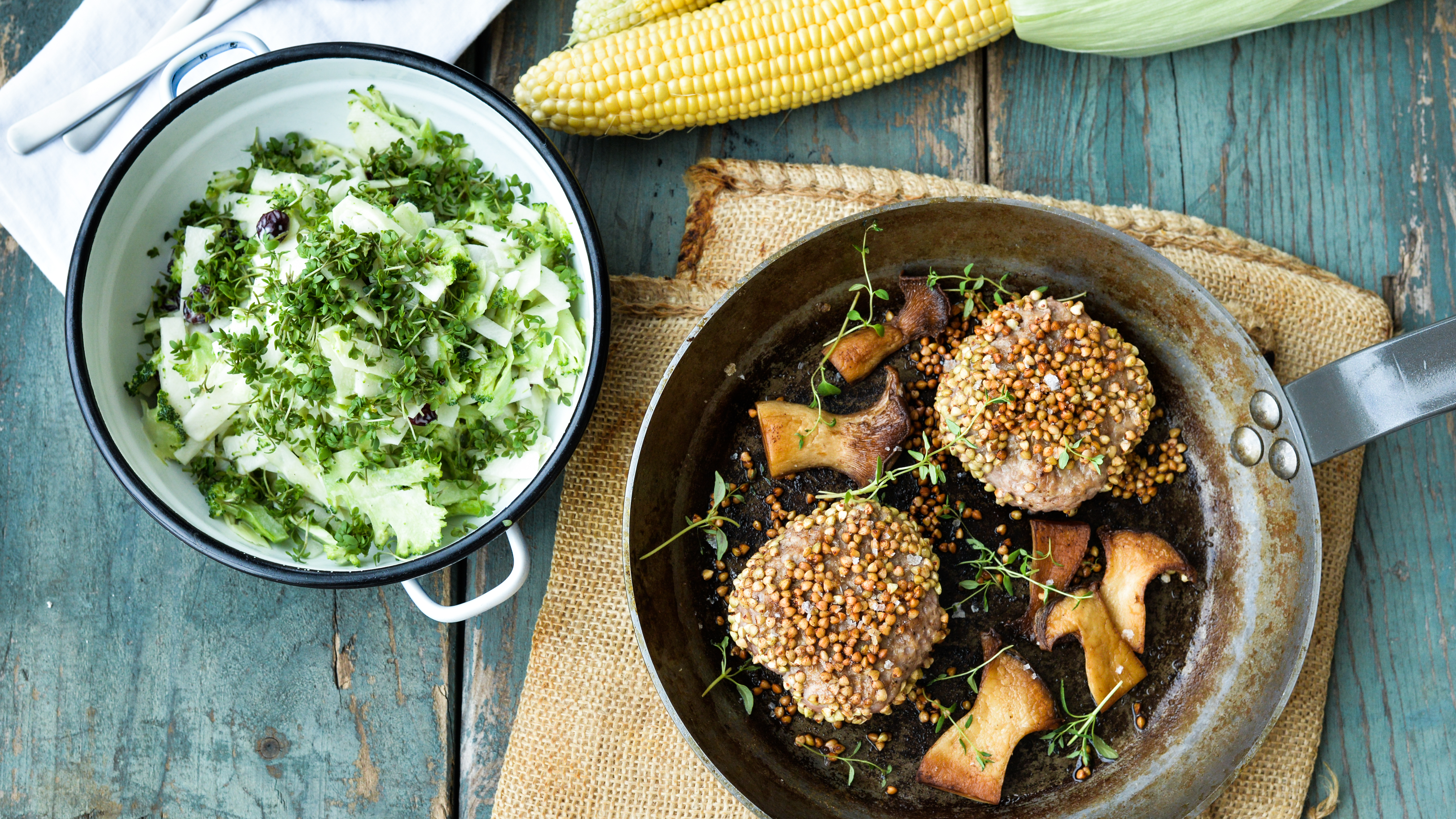 Karbonader paneret i boghvede og broccolislaw