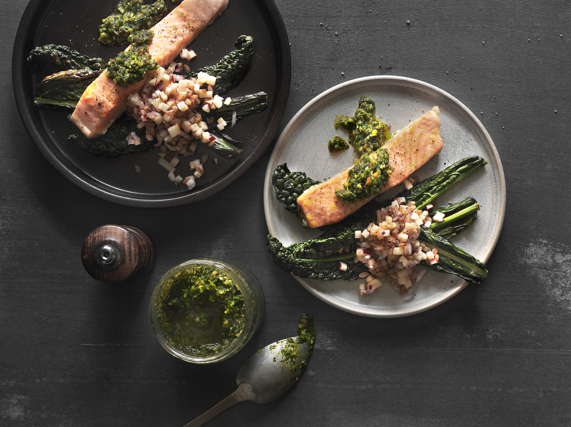 Bagt laks med ingefær og mandelpesto