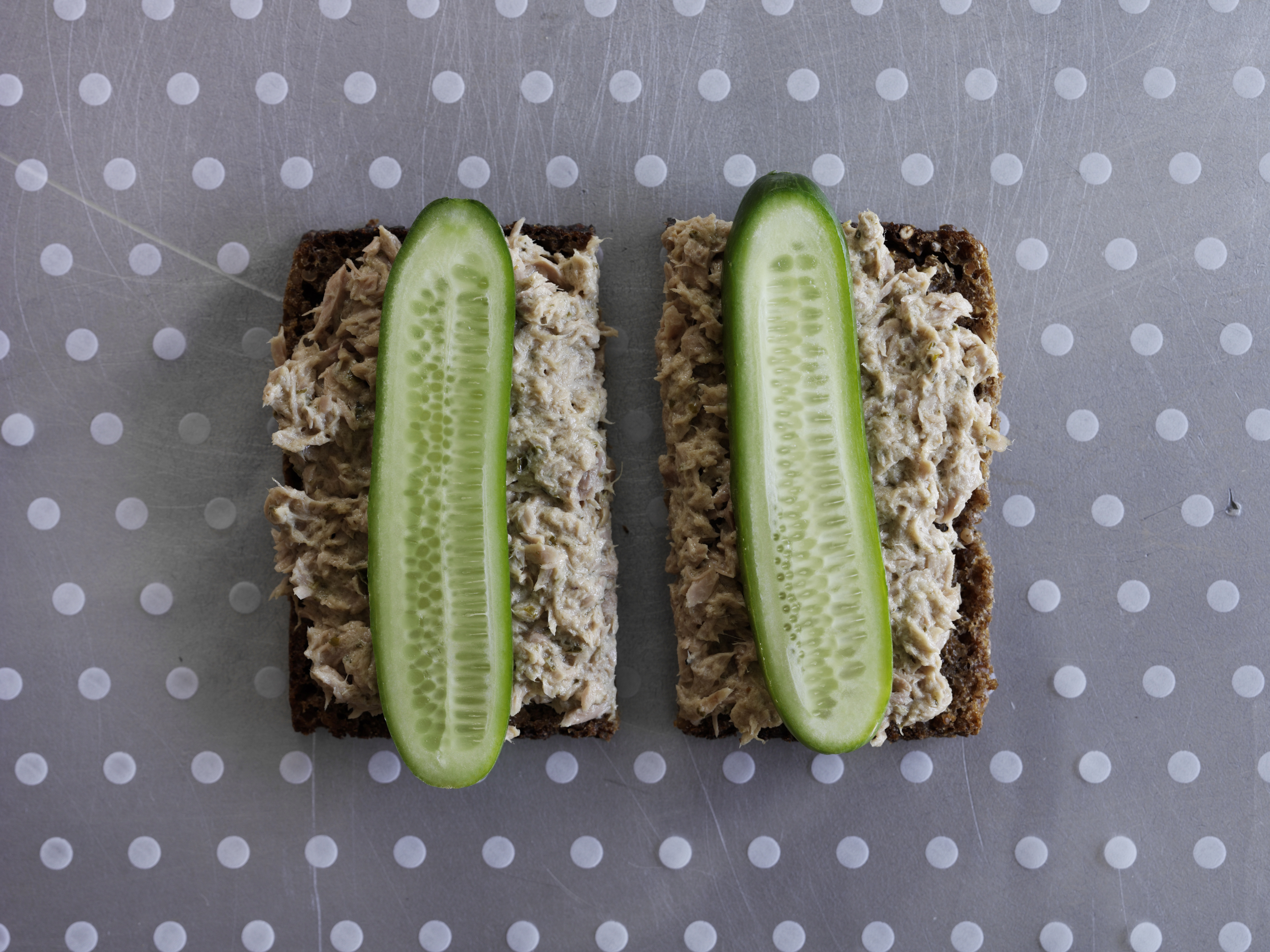 Tunsalat på rugbrød