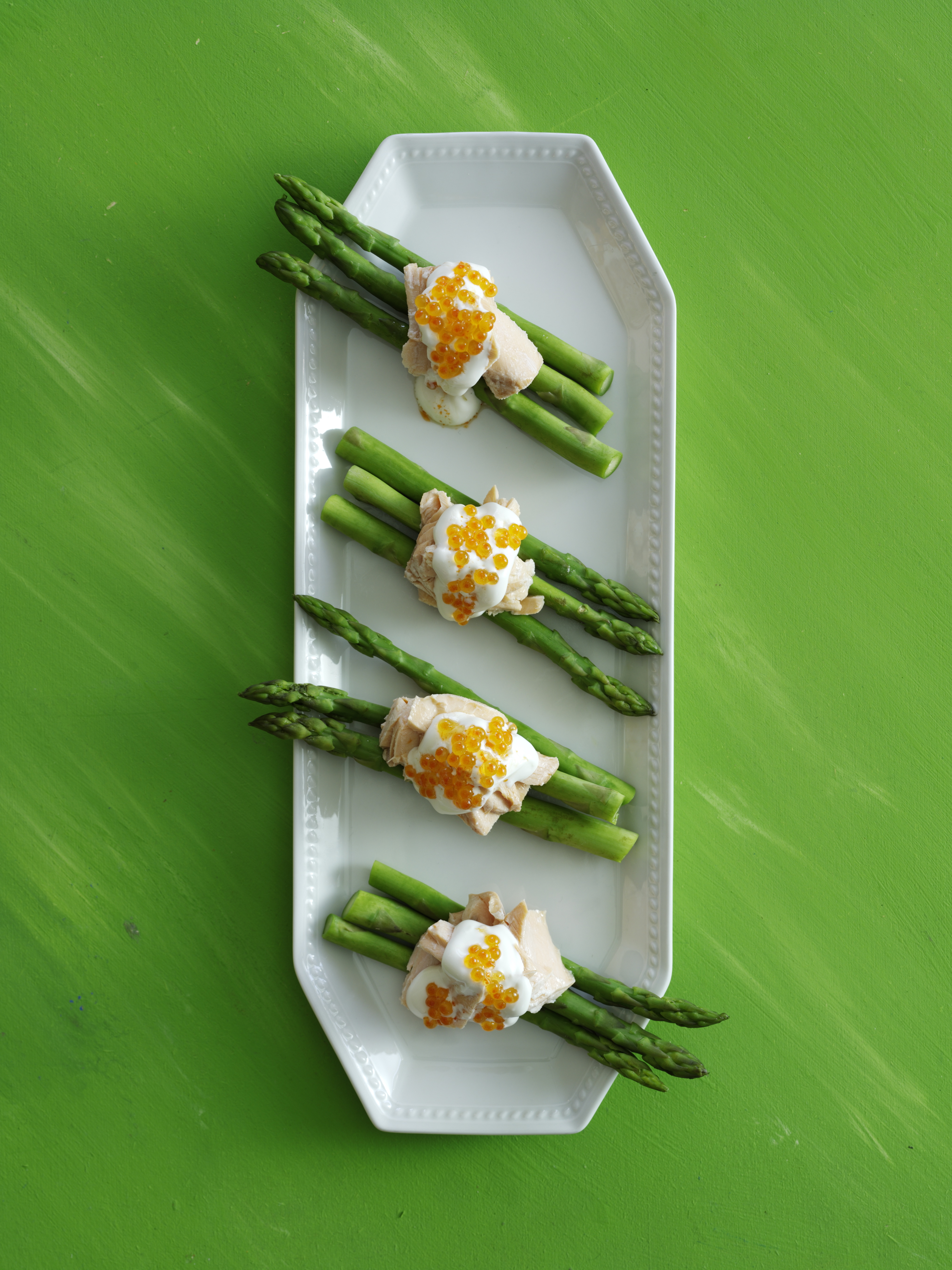 Indkogt laks med asparges