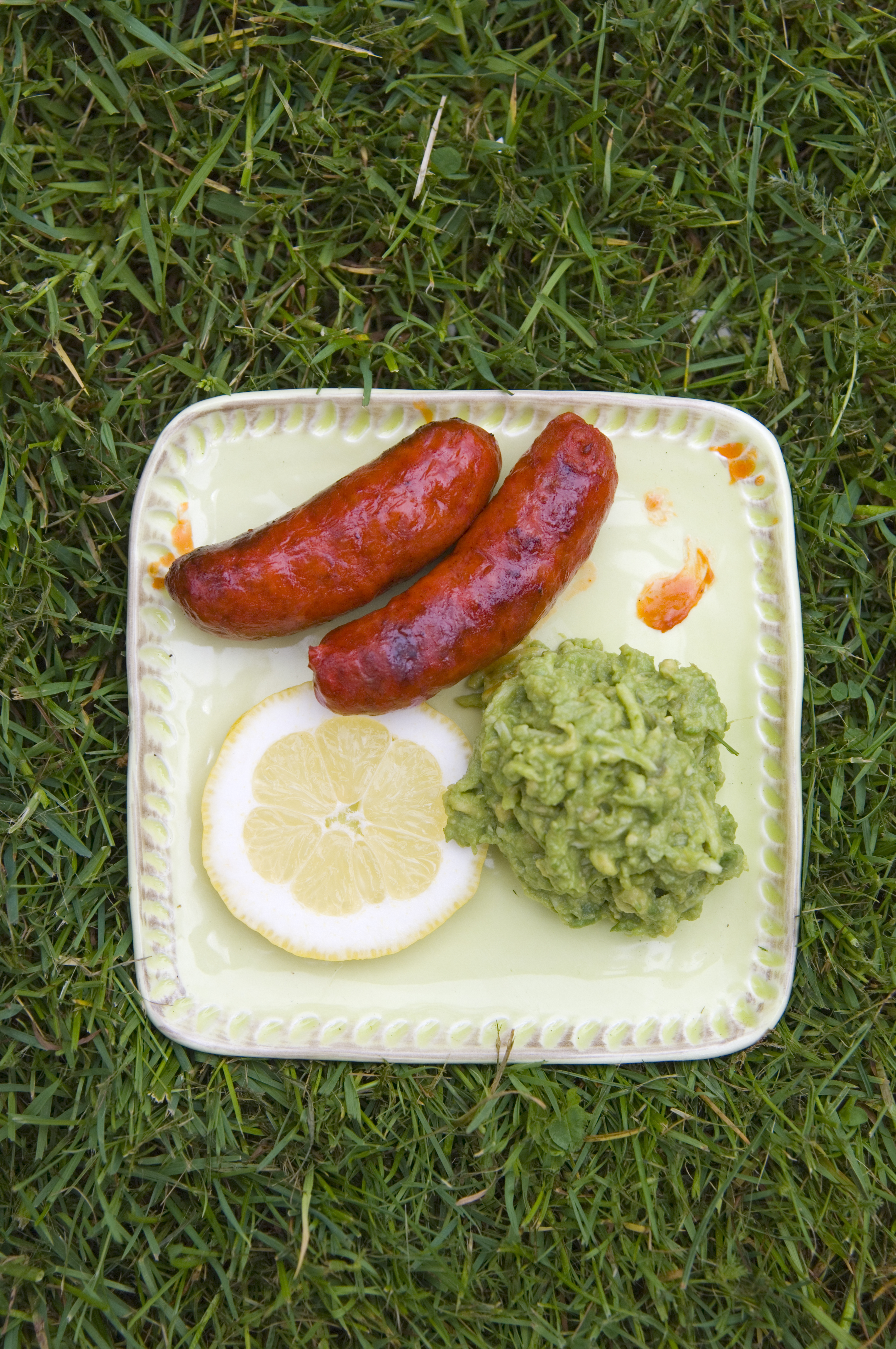 Pølser på grill og tilbehør