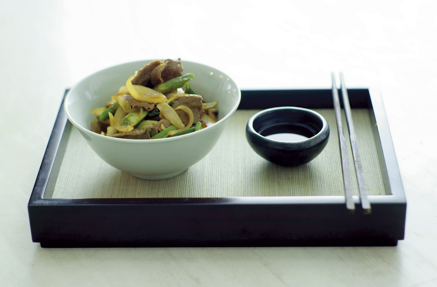 Simret oksekød med grøntsager