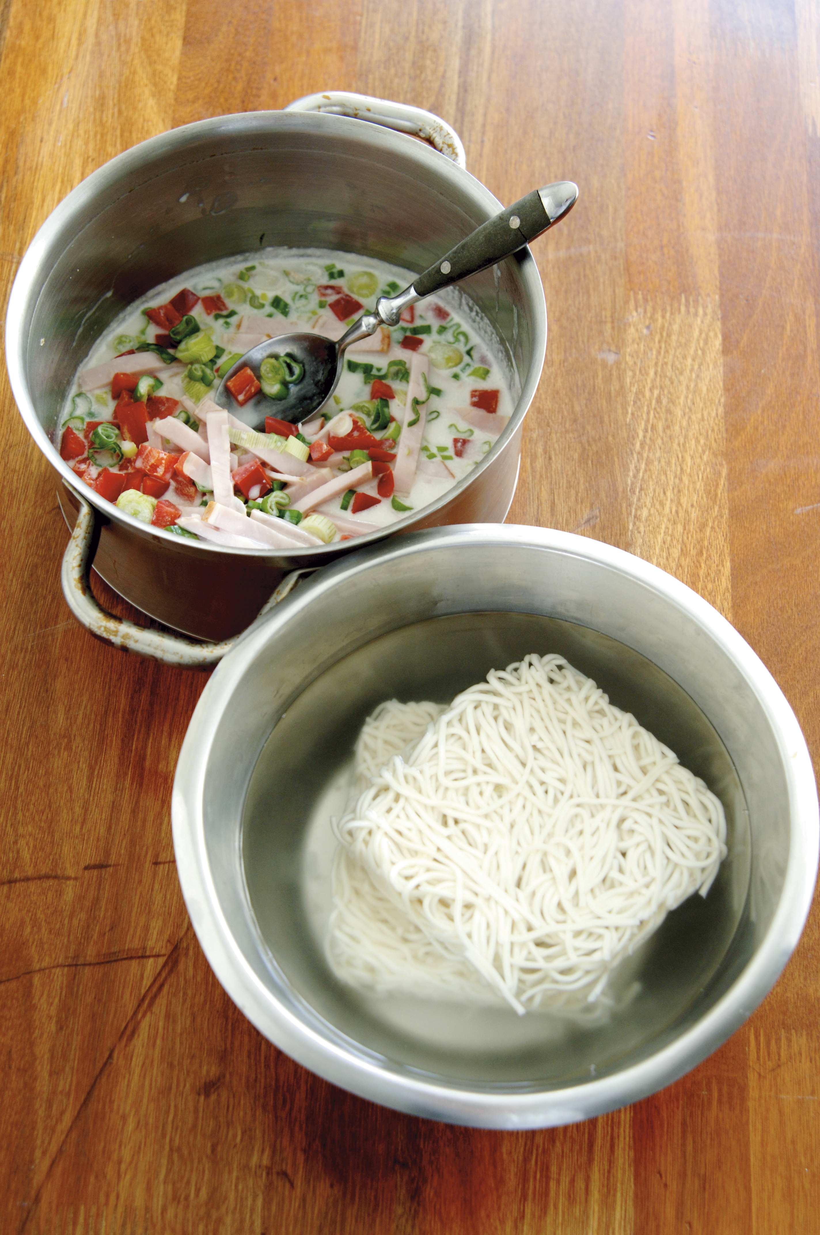 Hamburgerryg med grøntsager i kokosmælk