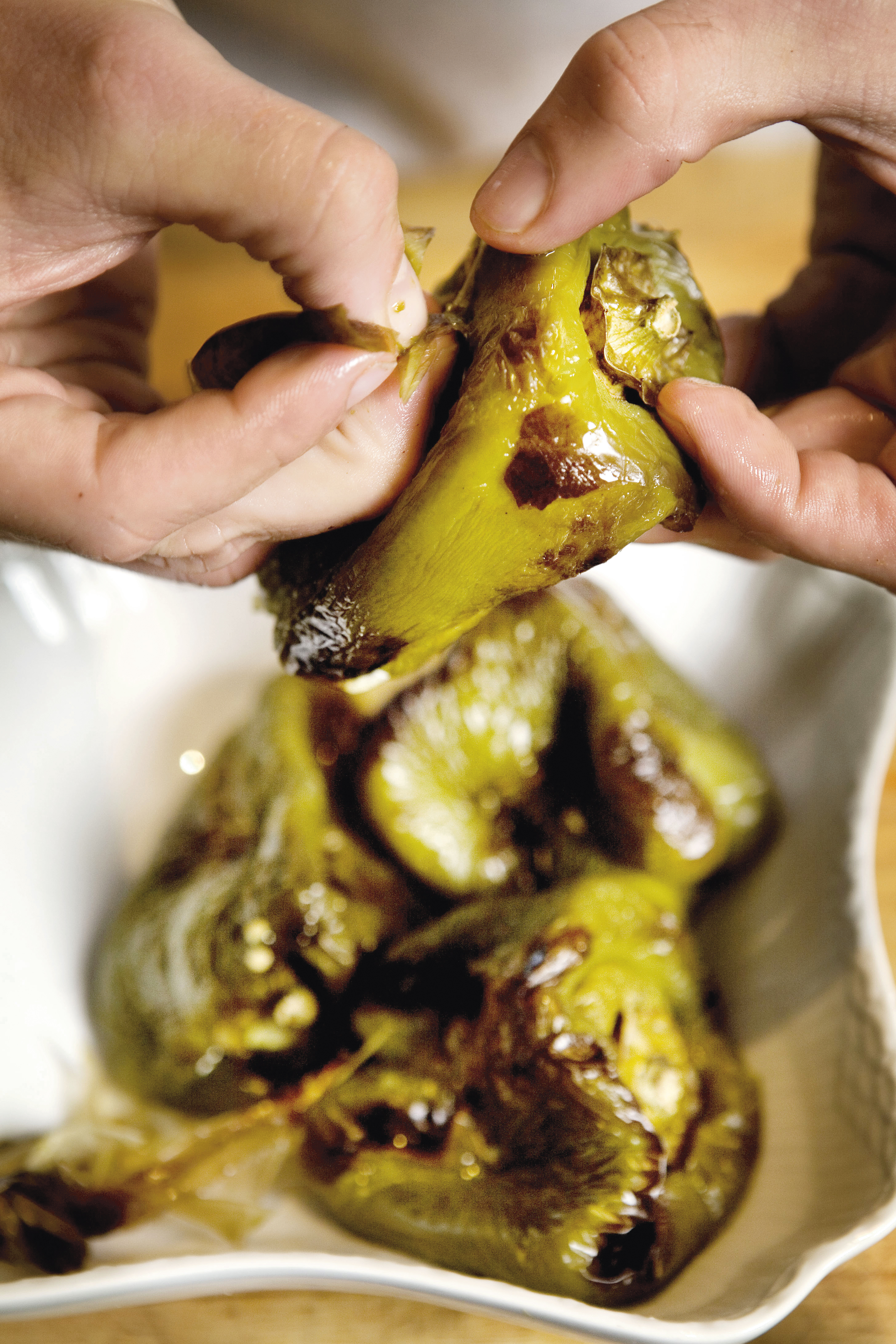 Kylling a la Puebla med sort bønnepure og avocado