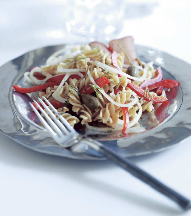 Fuldkornspasta med cremet lime- og dilddressing