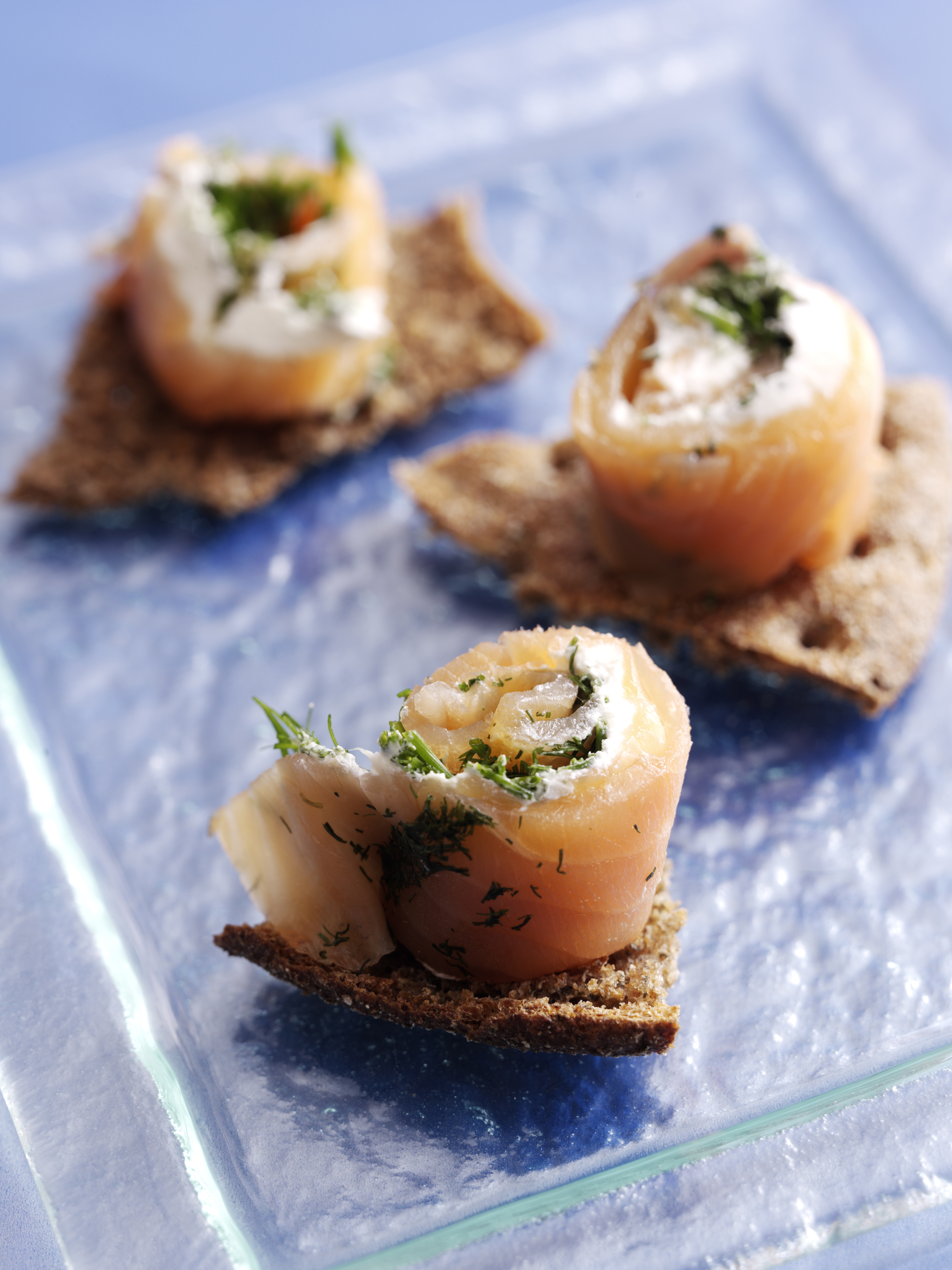 Lakseroulader på knækbrød