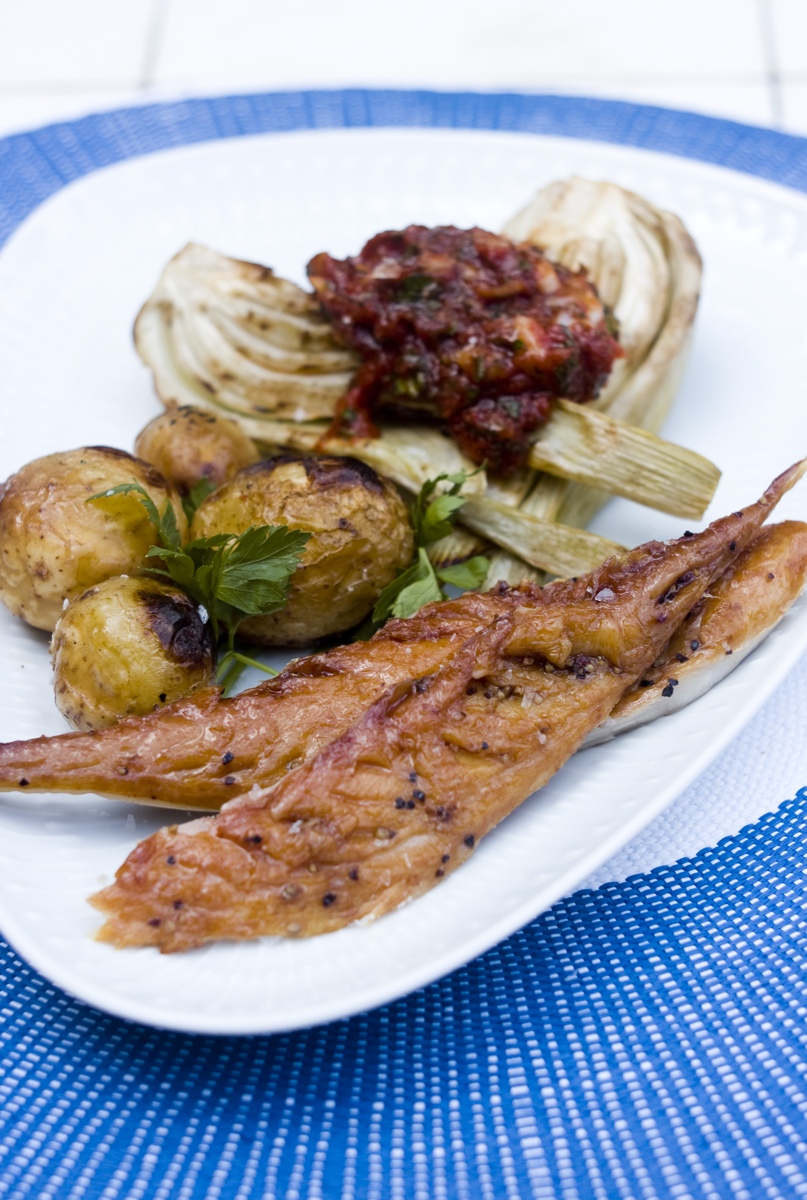 Grillede kartofler og fennikel. Pebermakrel hertil