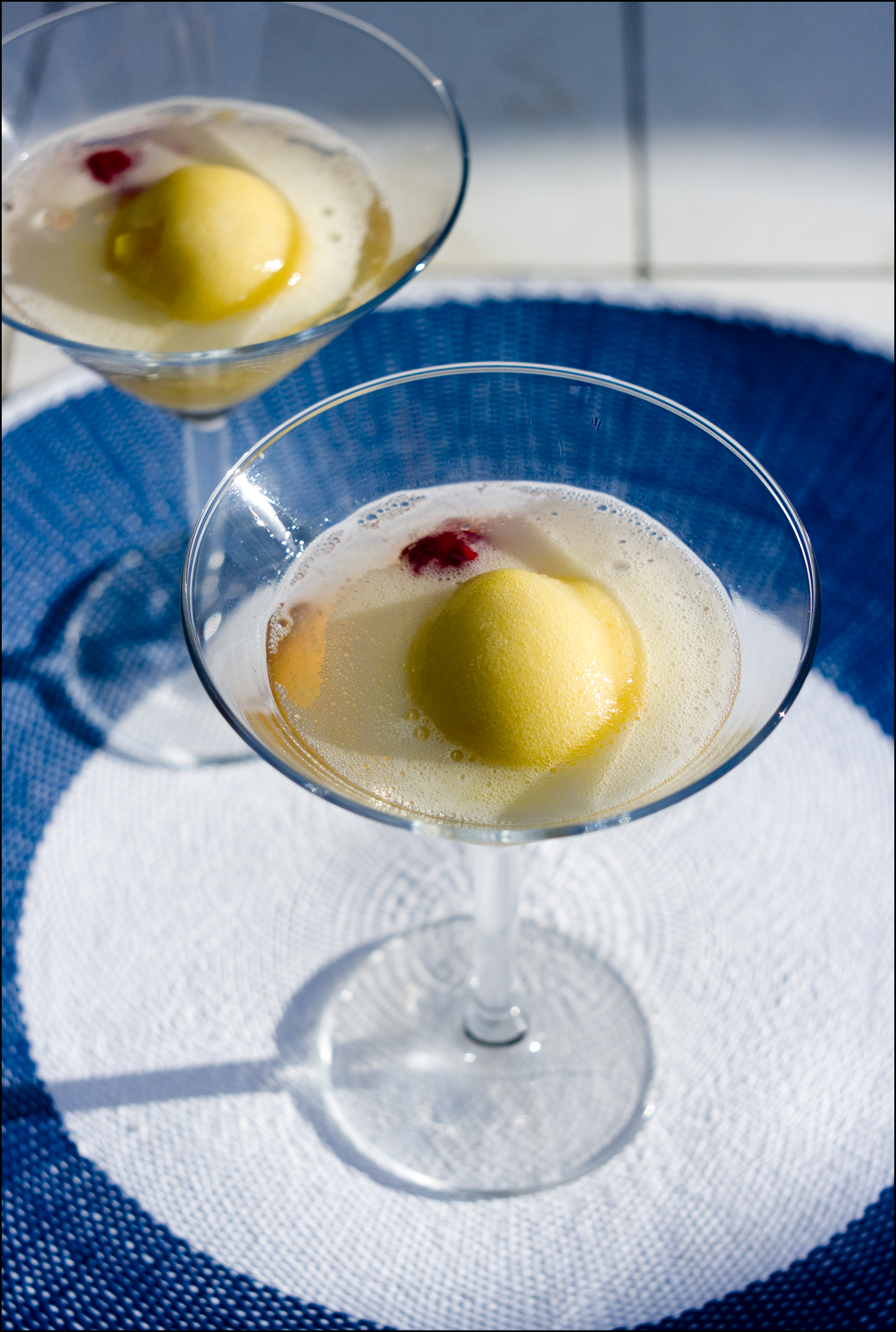Sommerdrink af sorbet og bobler