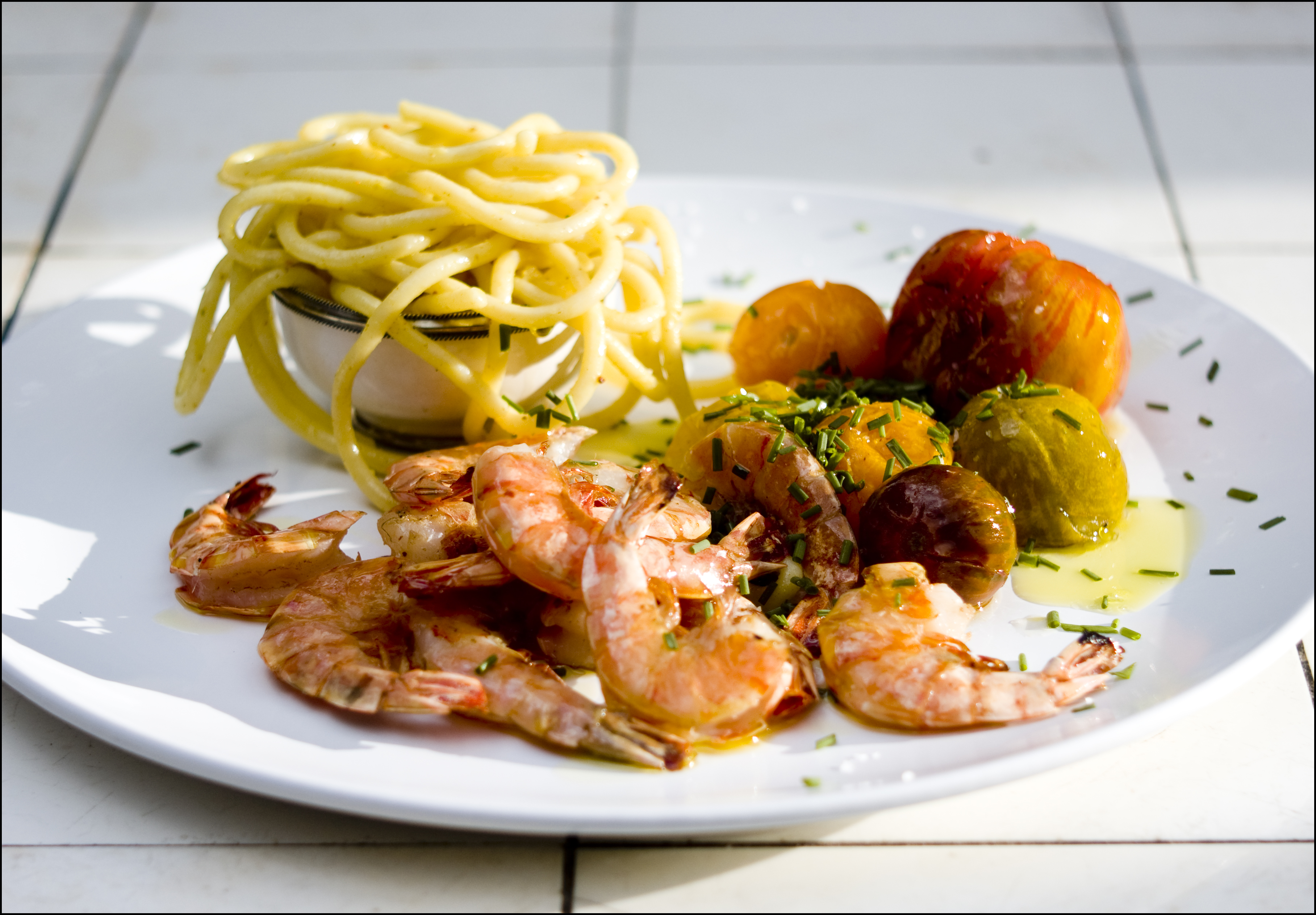 Grillede tomater og rejer