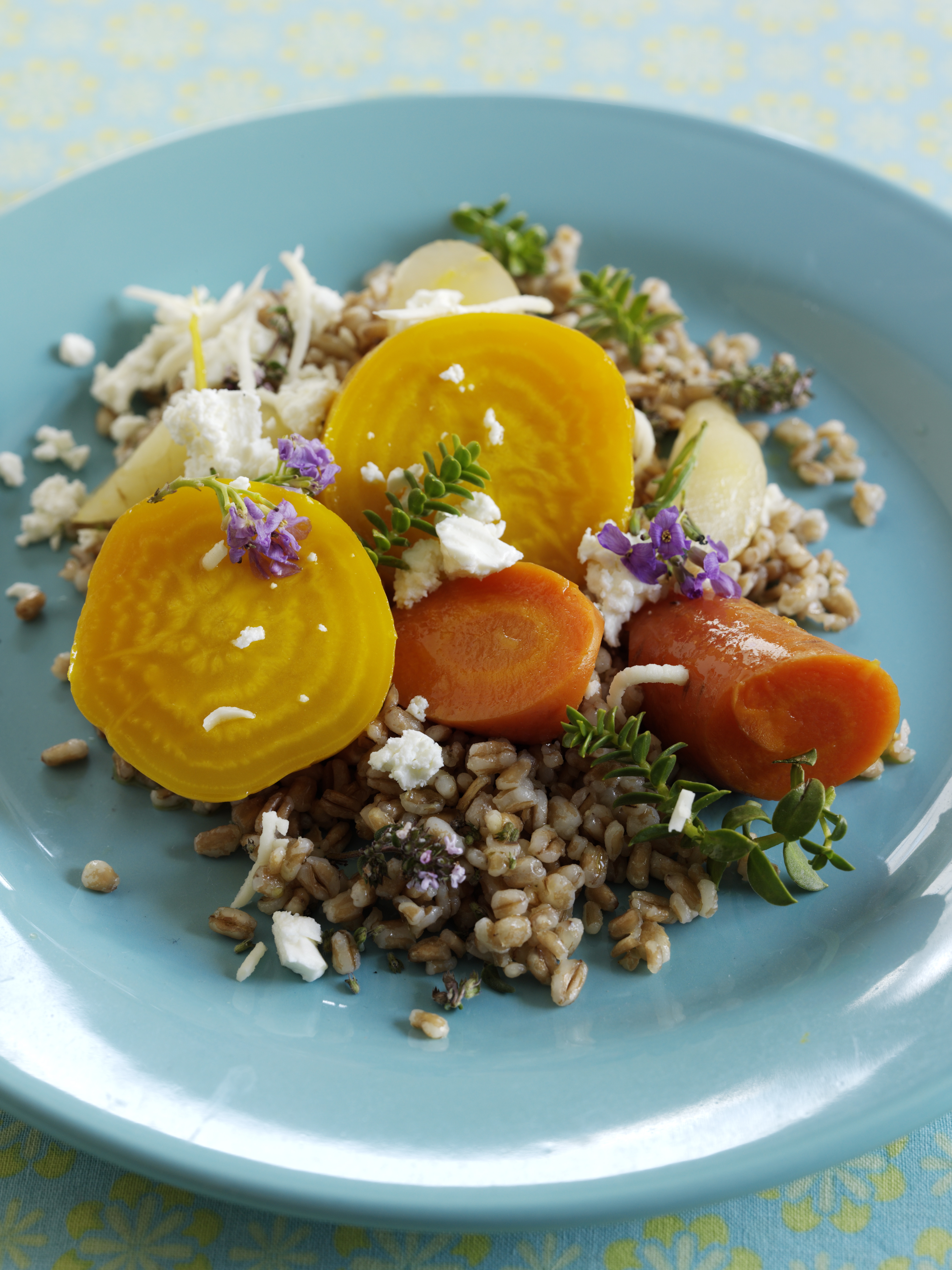 Gule beder og rødder med perlerug