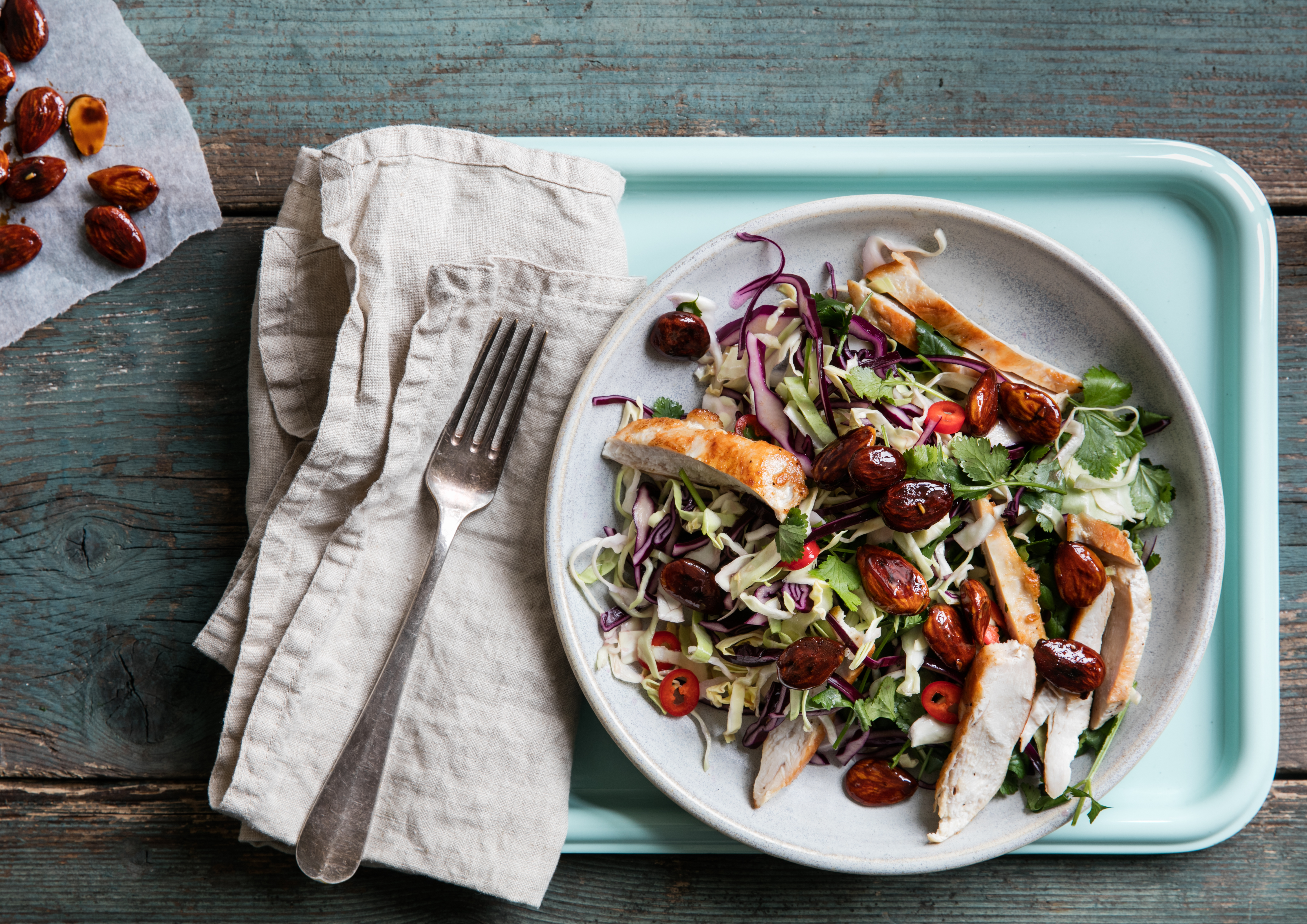 Salat med sojamandler og kylling