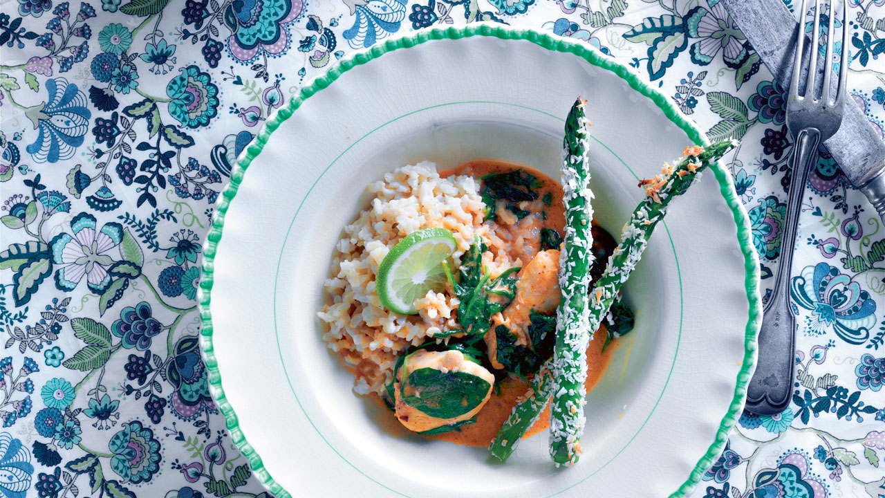 Kylling i rød karry med kokosgratinerede asparges