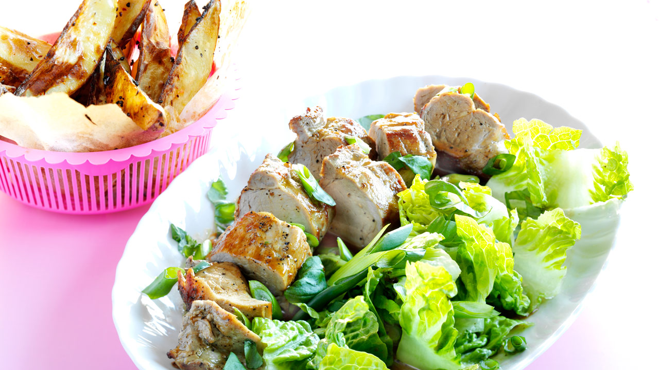 Honningglaseret svinemørbrad med grove fritter