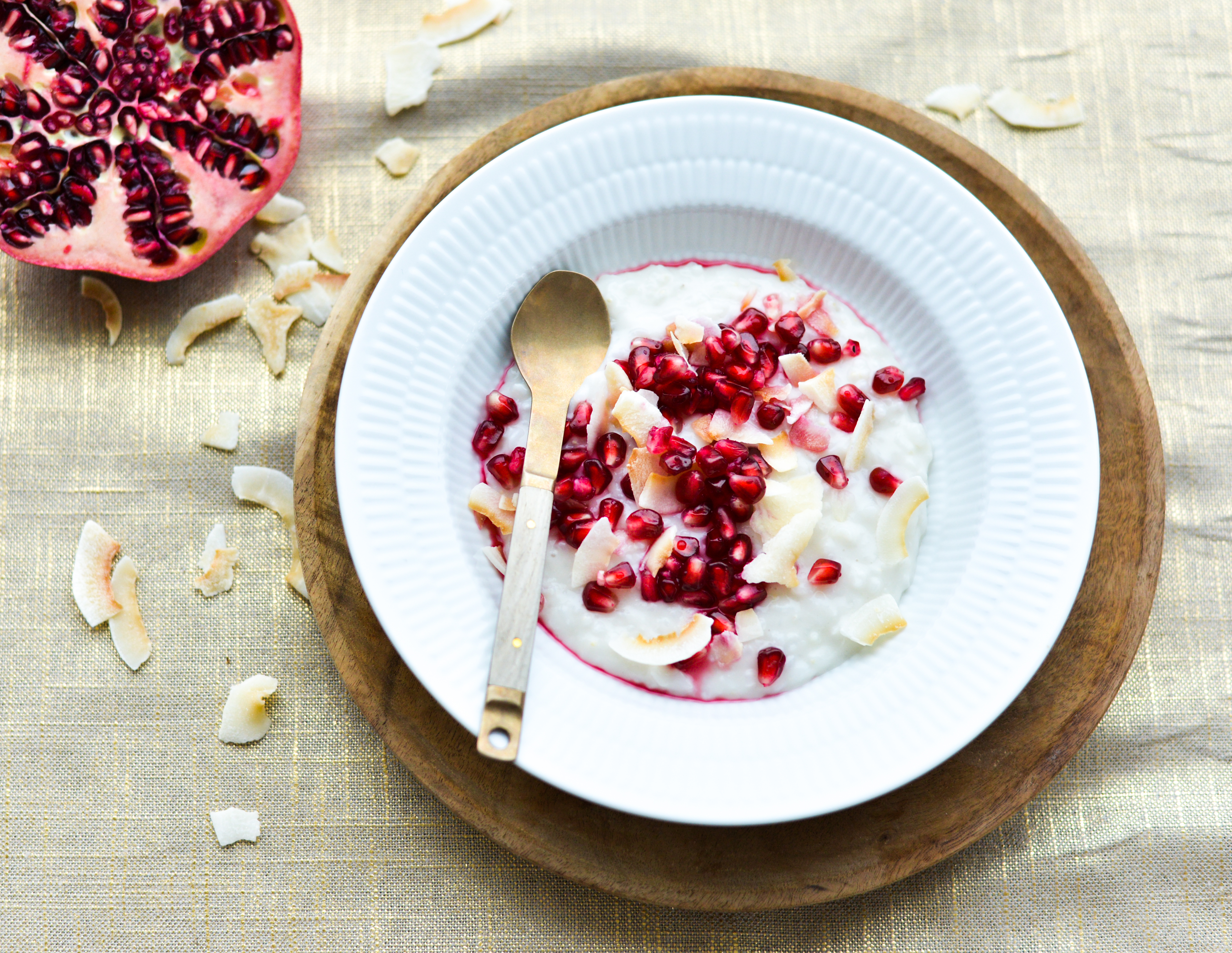 Kokosgrød med frisk frugt 