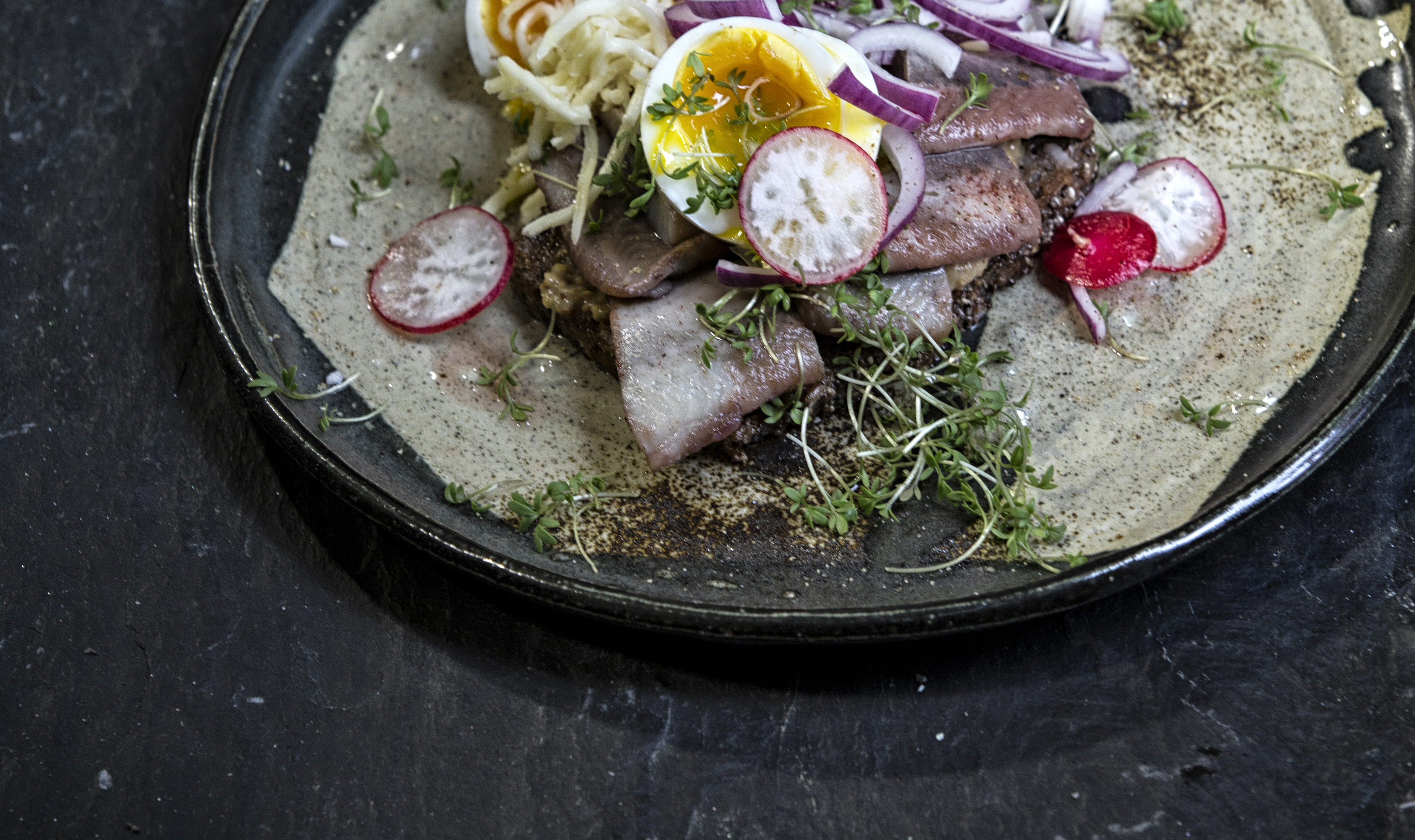 Kryddersild med smilende æg